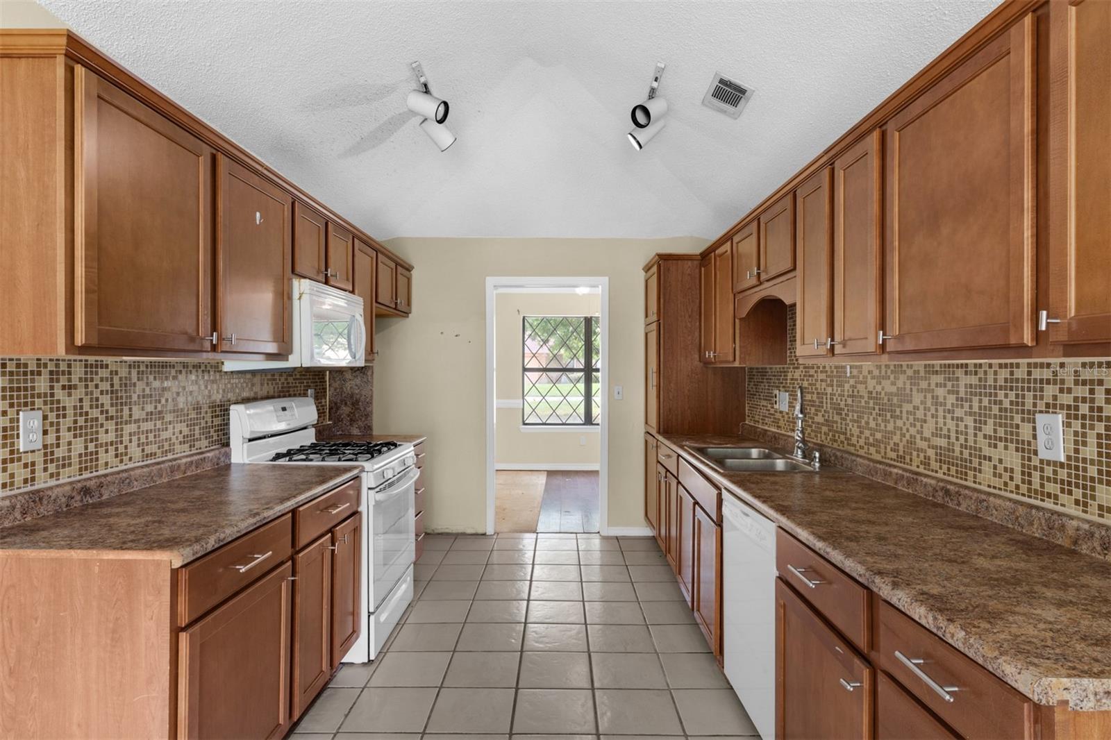 Image 10 of 27 For 228 Lakeside Lane