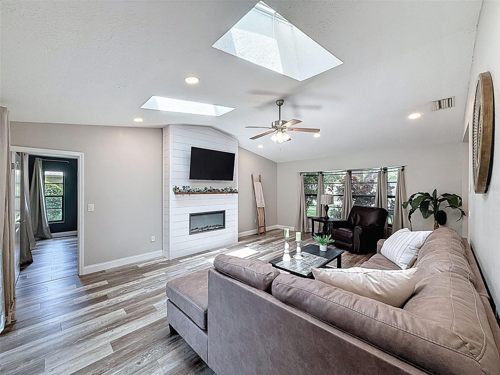 Image 18 of 35 For 3711 Erin Brook Drive