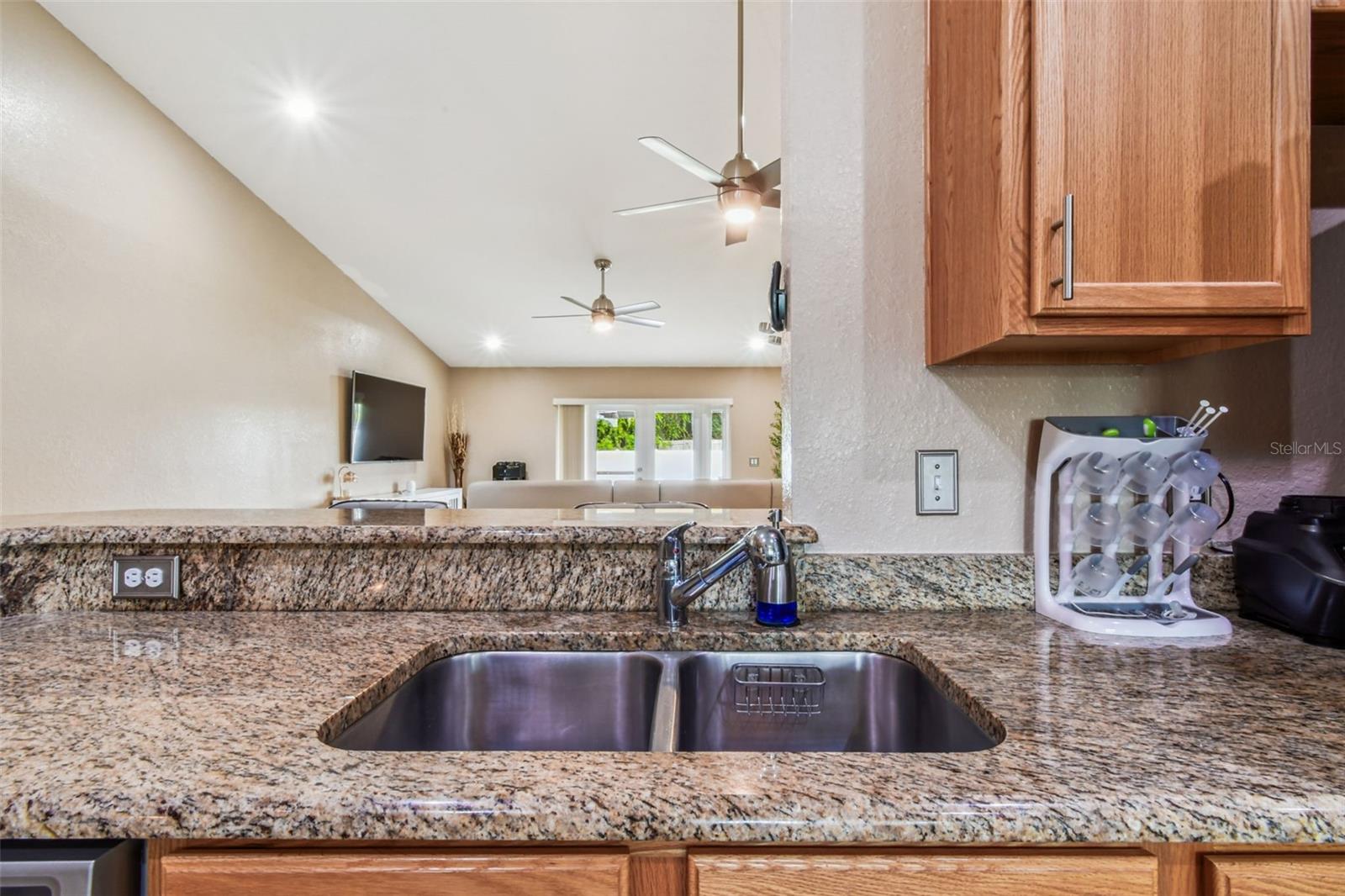 Image 18 of 72 For 6937 Minaxi Drive