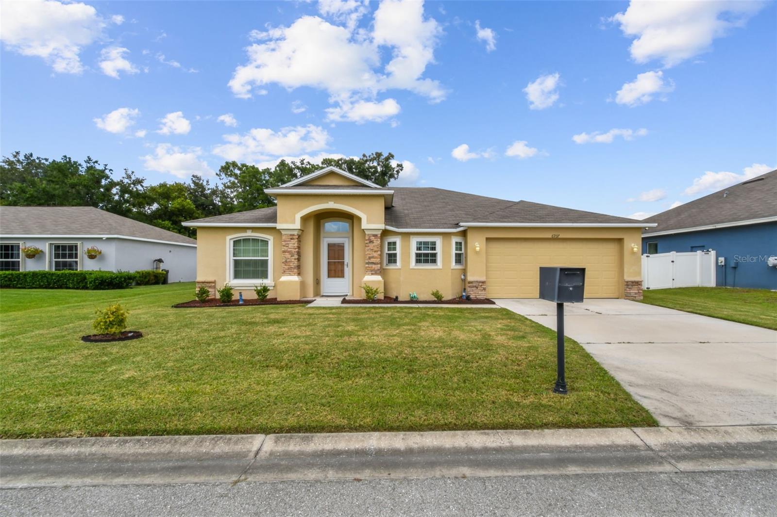 Image 4 of 72 For 6937 Minaxi Drive