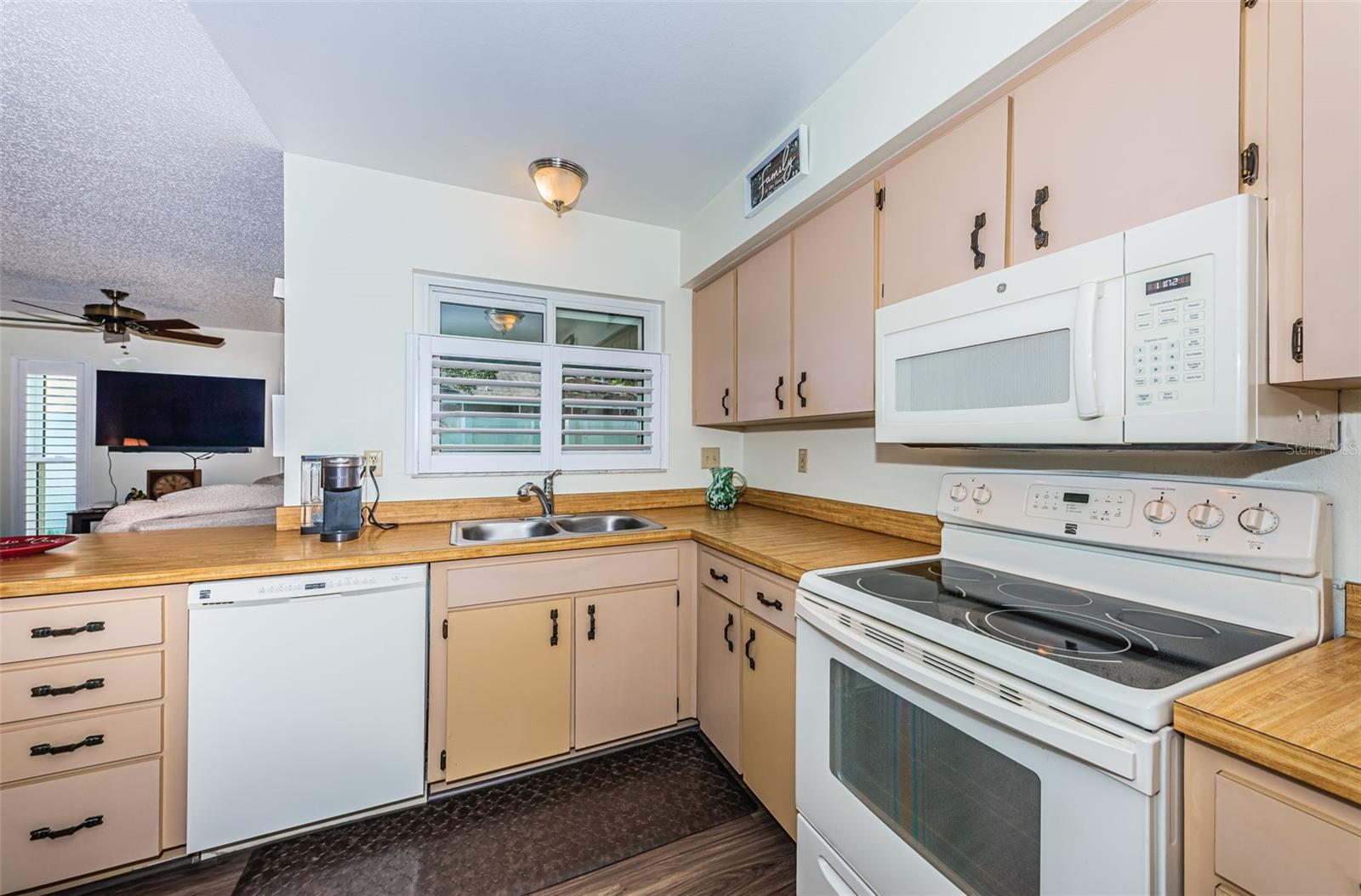 Image 12 of 38 For 10822 64th Street N