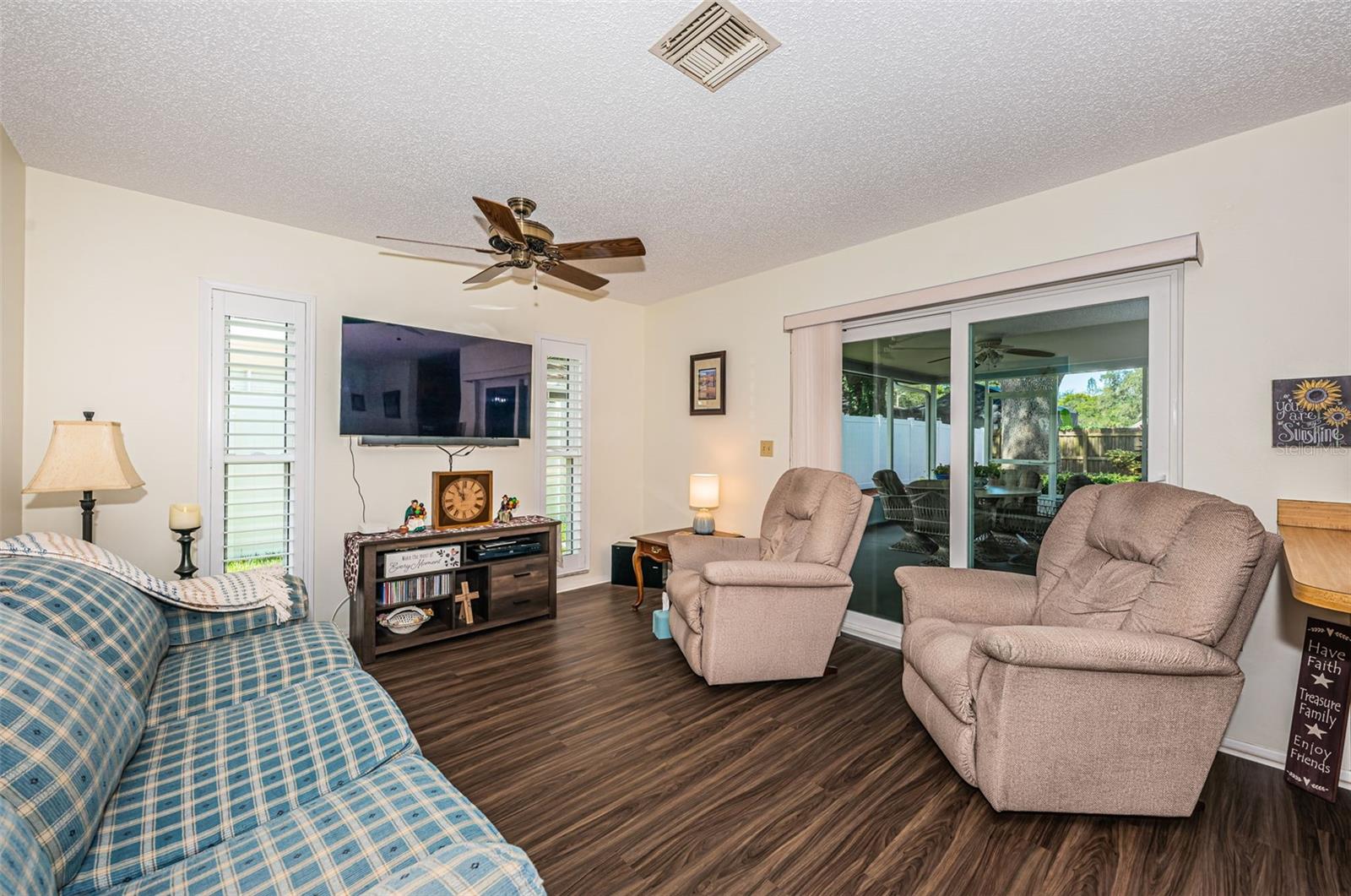 Image 15 of 38 For 10822 64th Street N