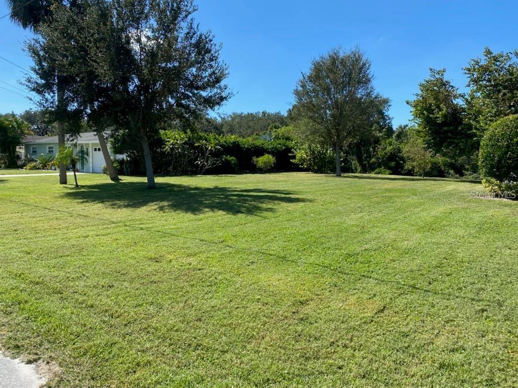 Image 8 of 19 For  Bay Dr  