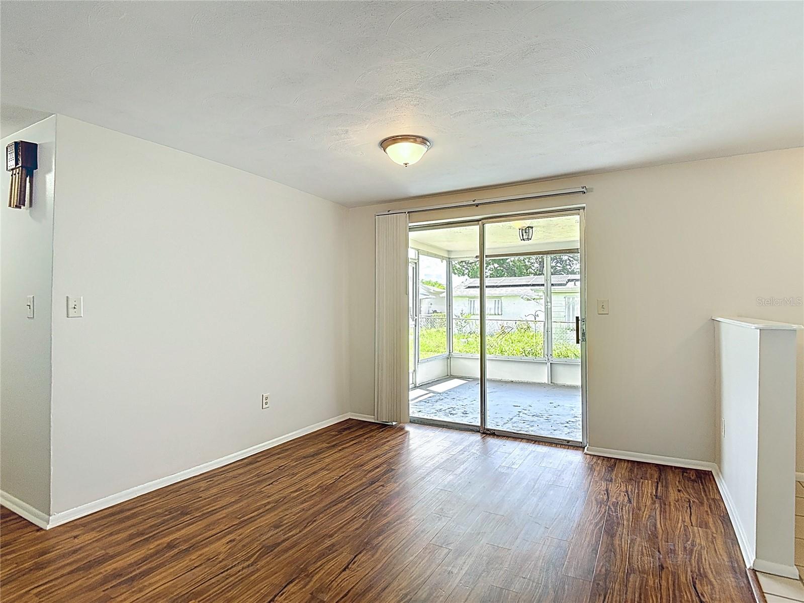 Listing photo id 8 for 6350 Edenmore Avenue