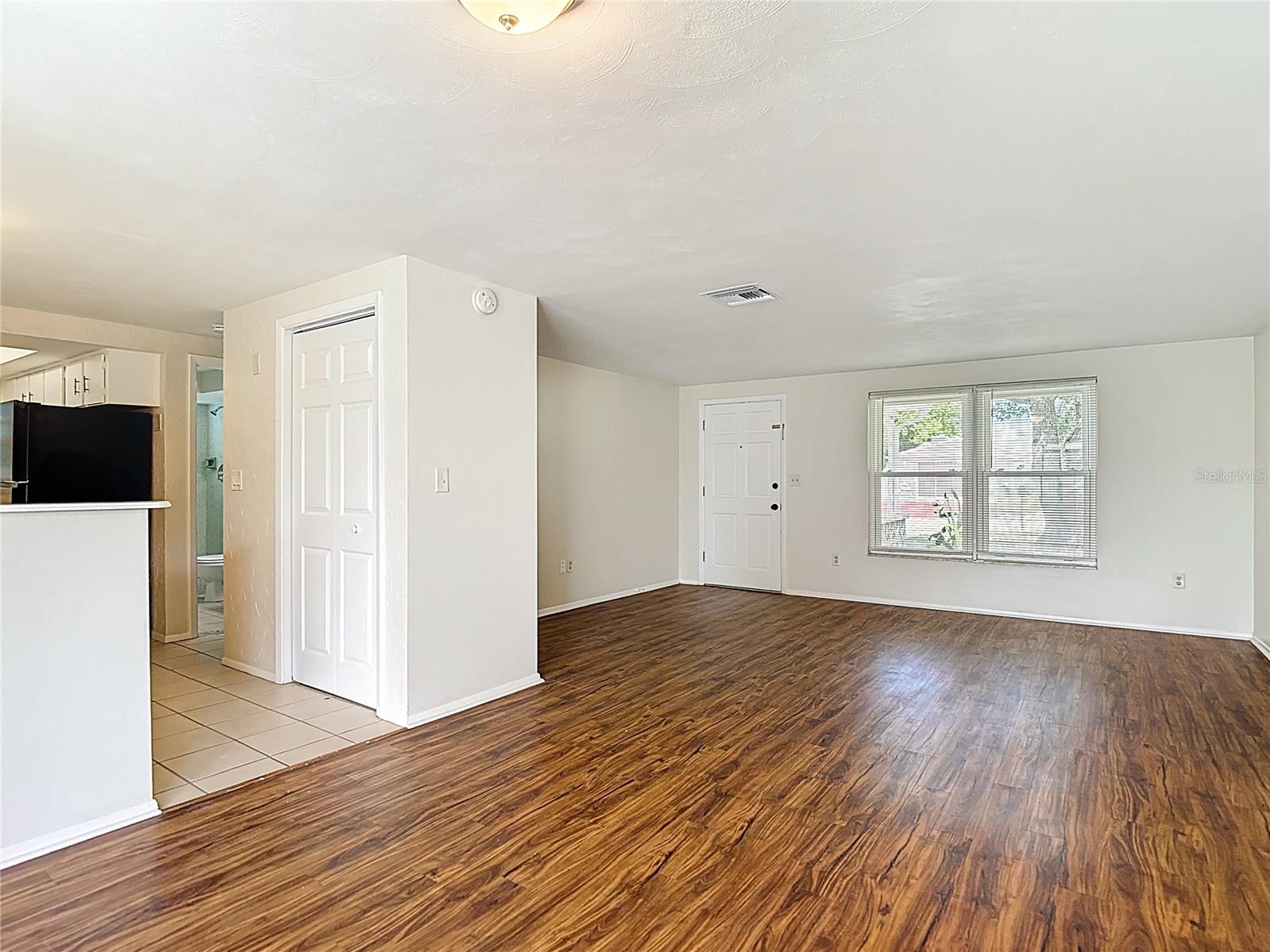 Listing photo id 10 for 6350 Edenmore Avenue