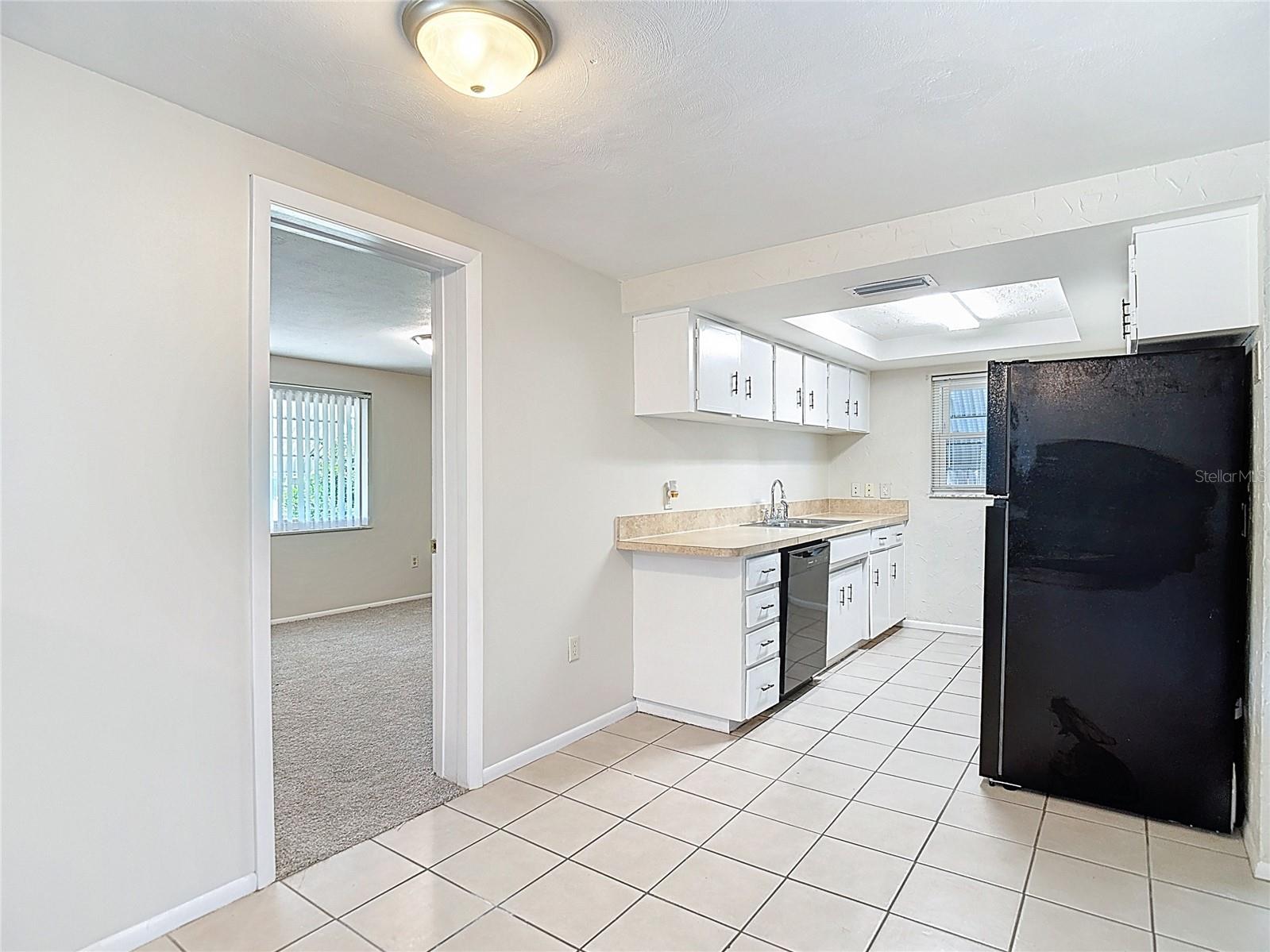 Listing photo id 13 for 6350 Edenmore Avenue