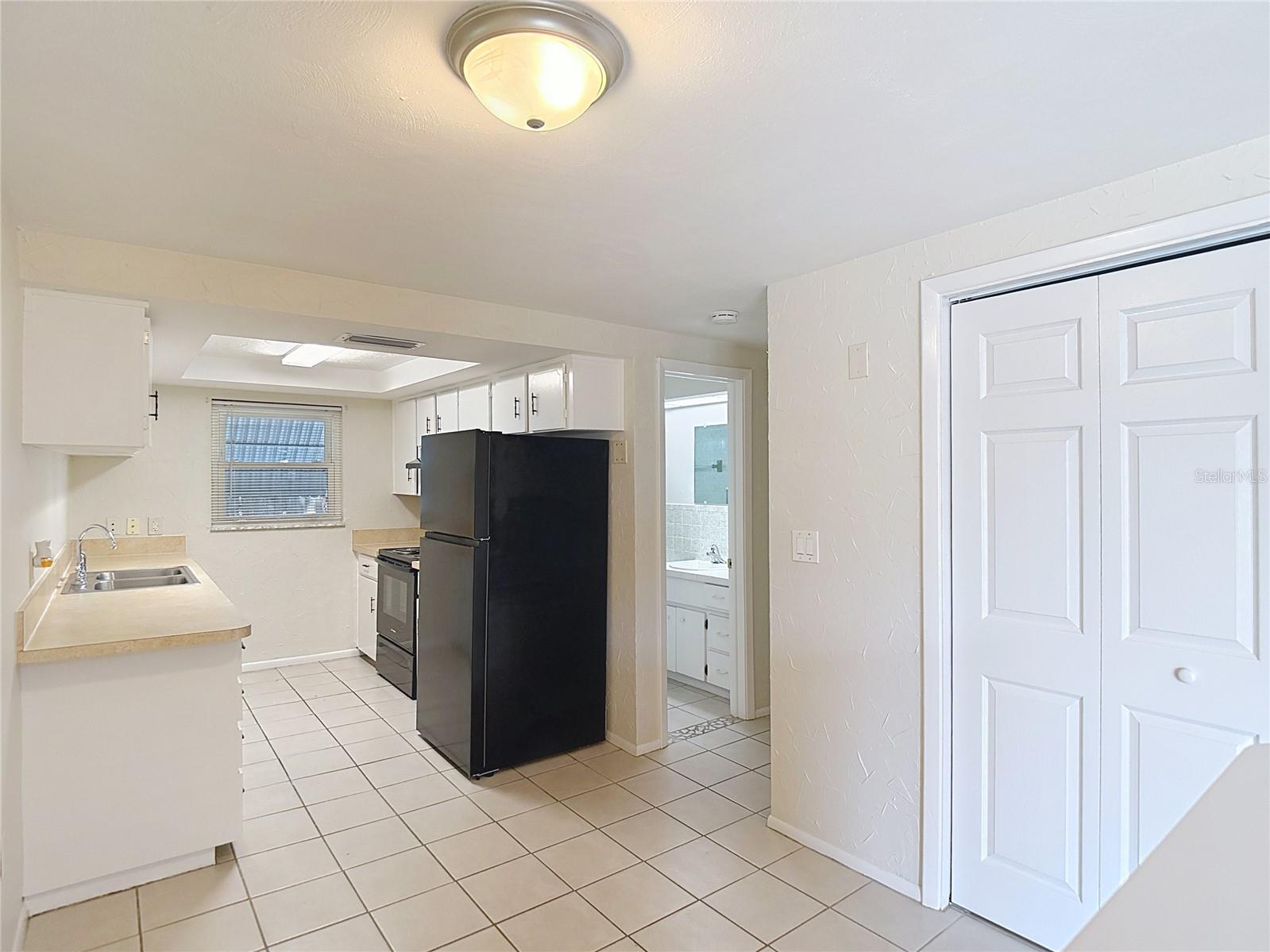 Listing photo id 14 for 6350 Edenmore Avenue