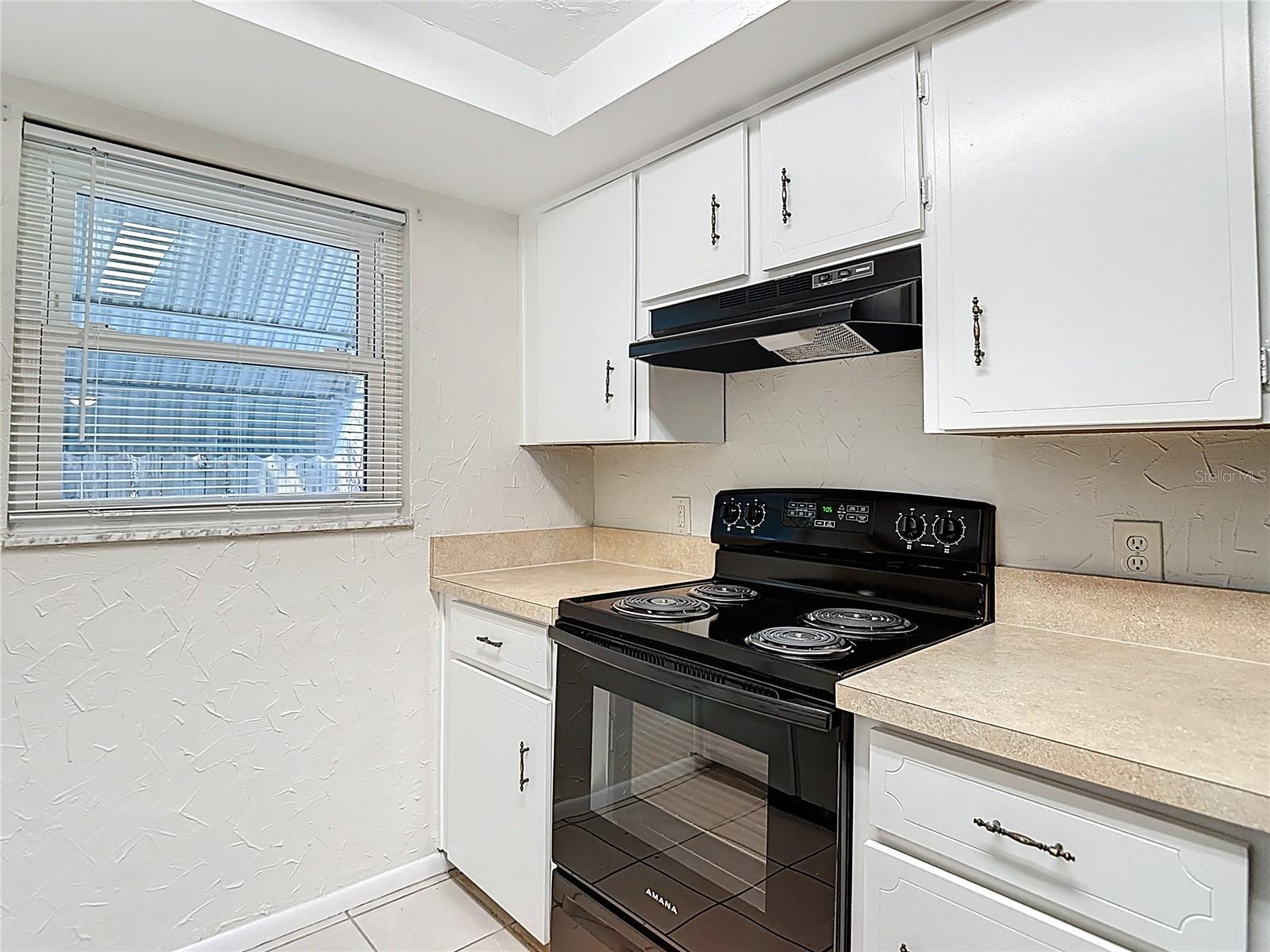Listing photo id 17 for 6350 Edenmore Avenue