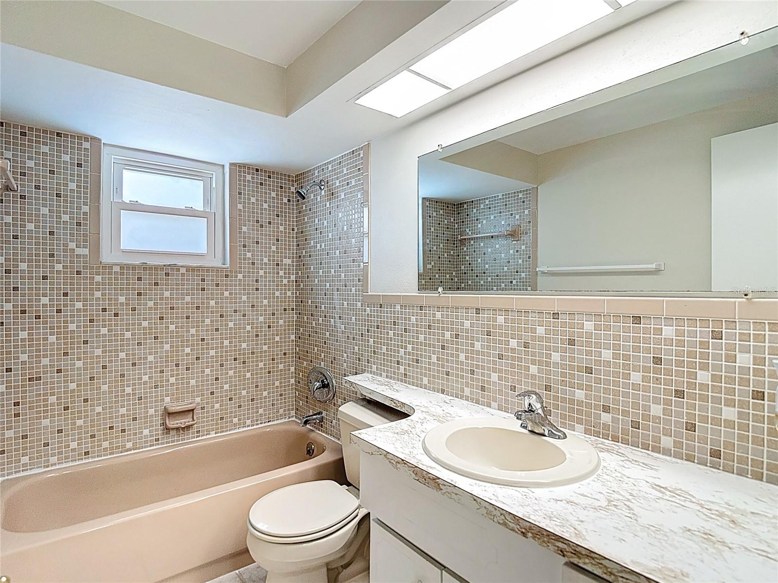 Listing photo id 24 for 6350 Edenmore Avenue