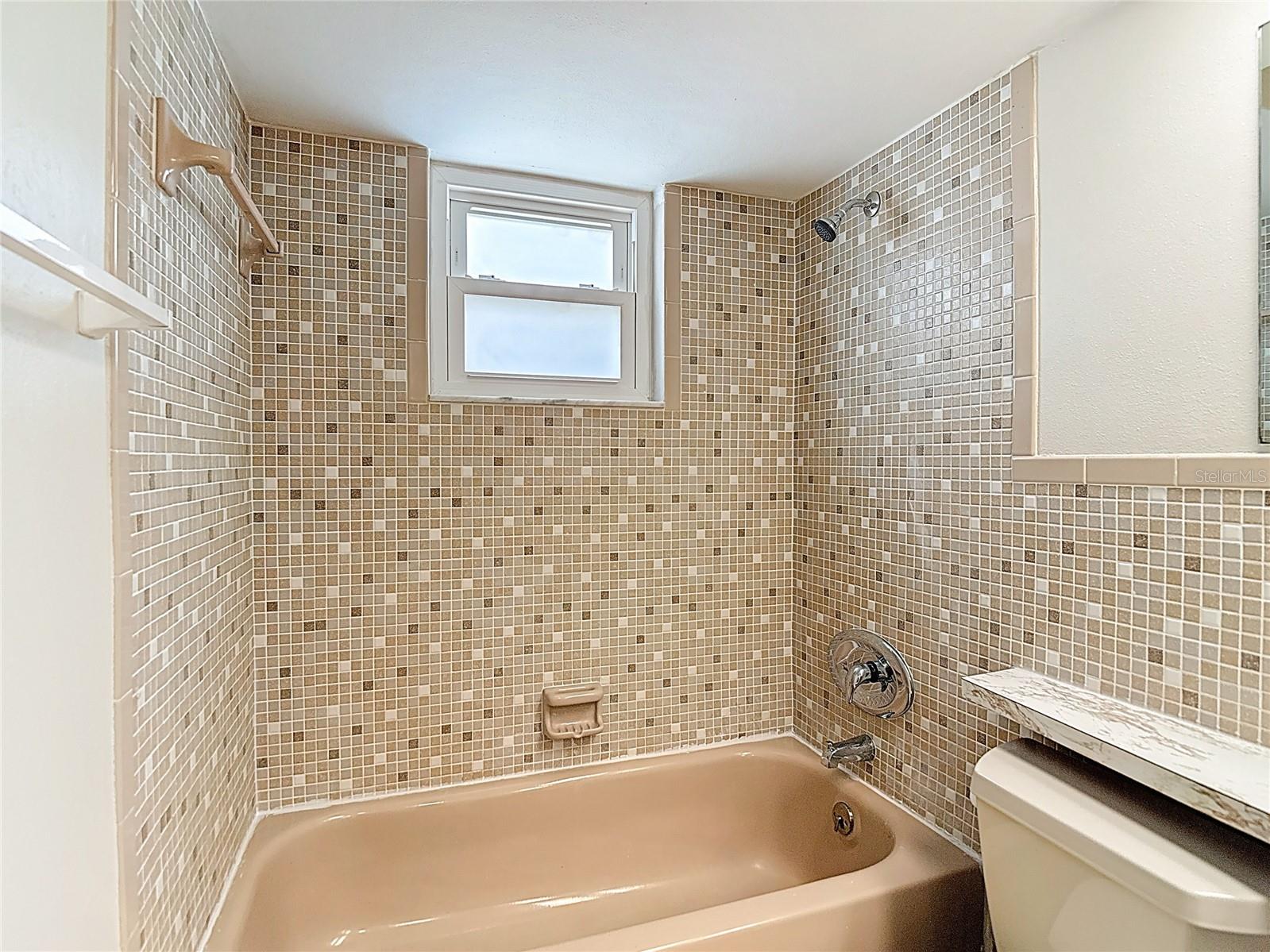 Listing photo id 25 for 6350 Edenmore Avenue