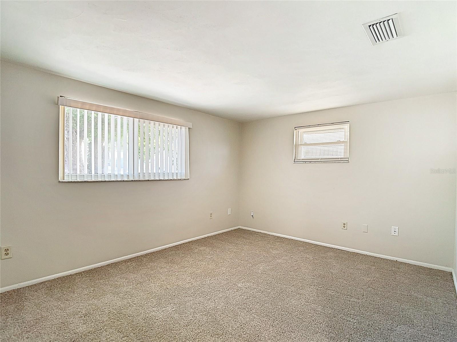 Listing photo id 27 for 6350 Edenmore Avenue