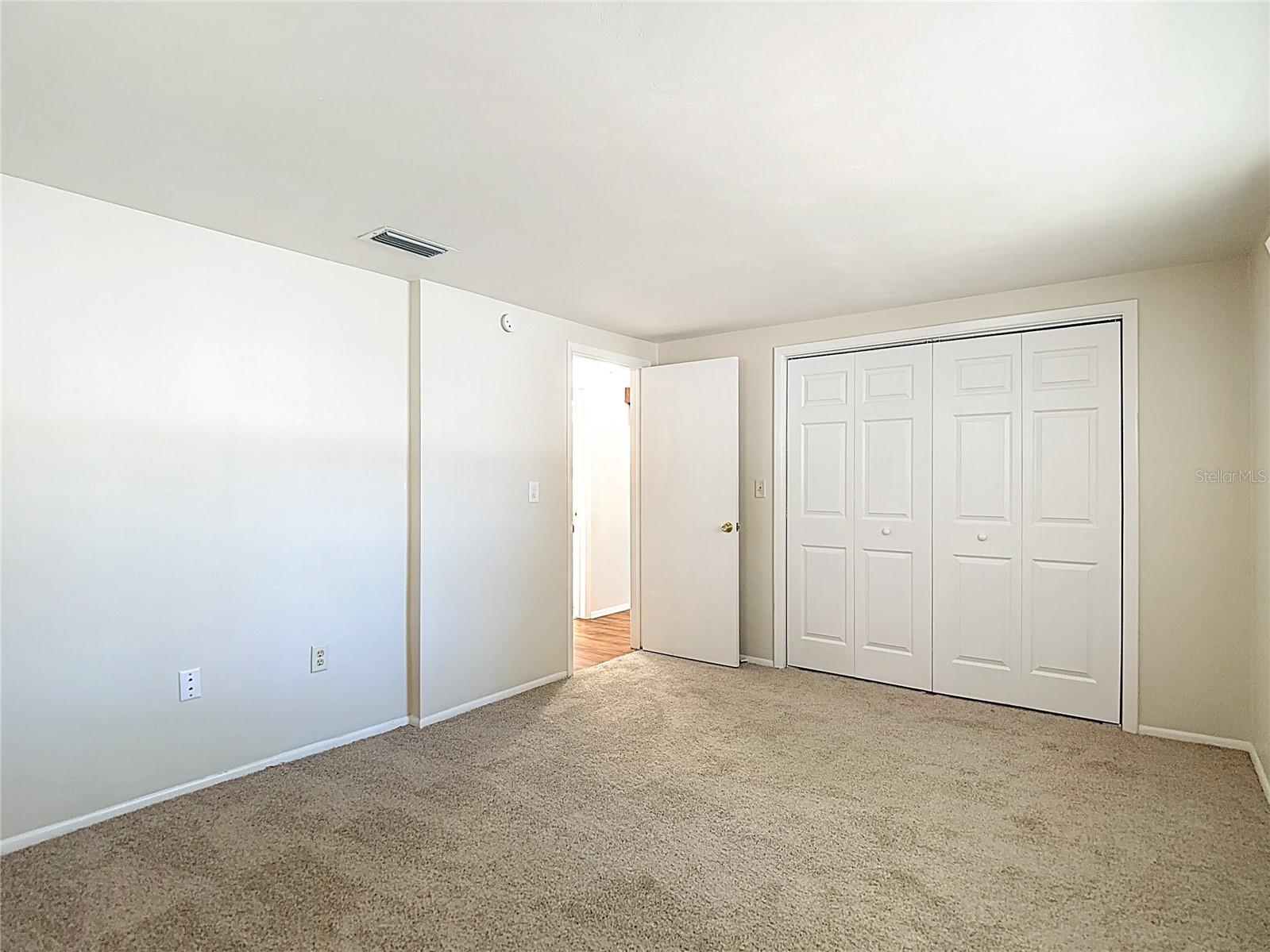 Listing photo id 29 for 6350 Edenmore Avenue
