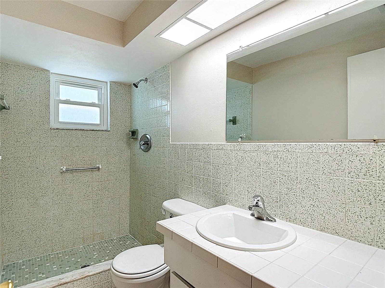 Listing photo id 32 for 6350 Edenmore Avenue