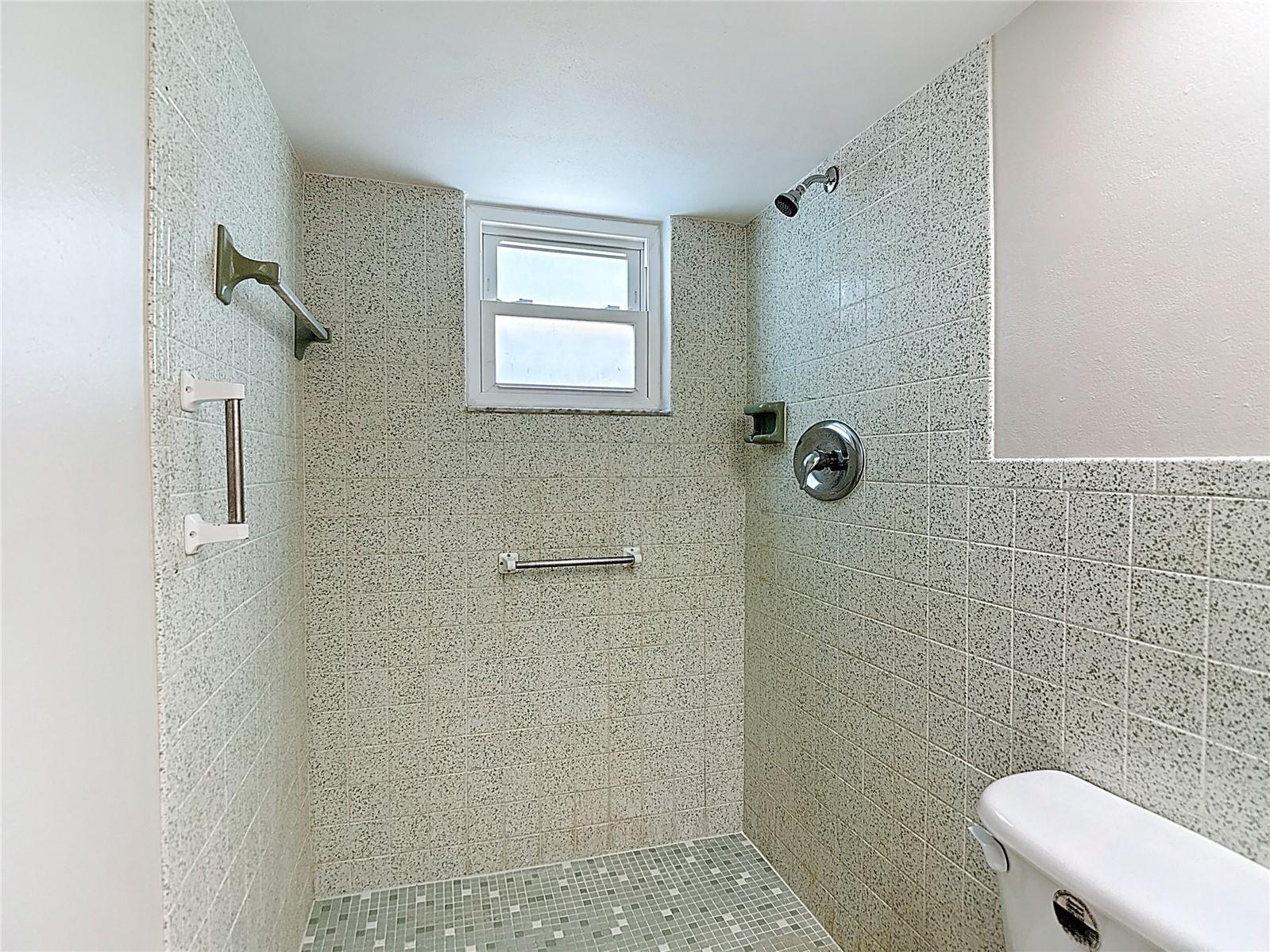 Listing photo id 33 for 6350 Edenmore Avenue