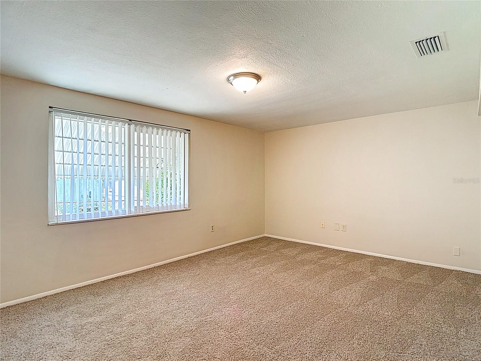Listing photo id 35 for 6350 Edenmore Avenue