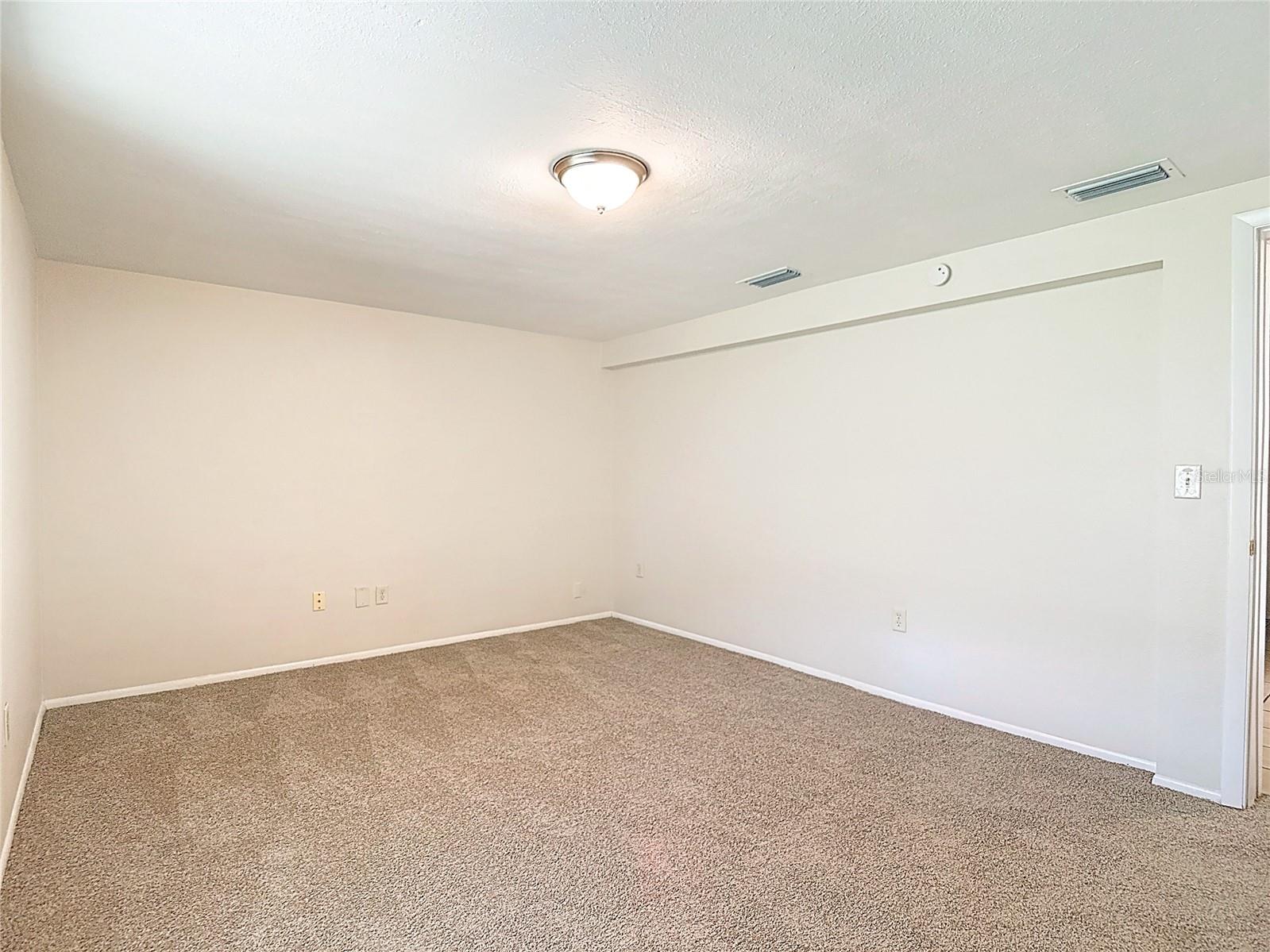 Listing photo id 38 for 6350 Edenmore Avenue