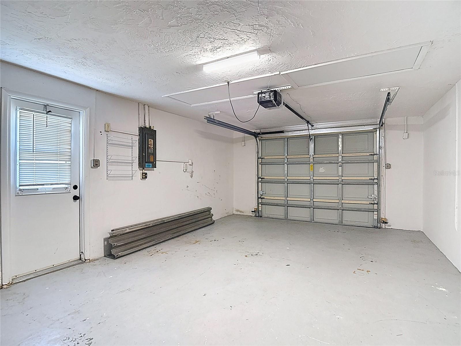 Listing photo id 40 for 6350 Edenmore Avenue