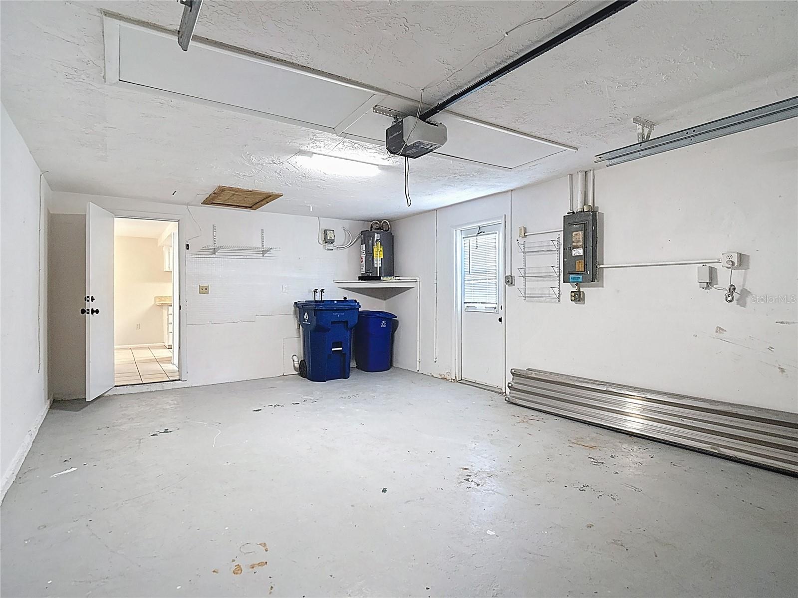 Listing photo id 41 for 6350 Edenmore Avenue