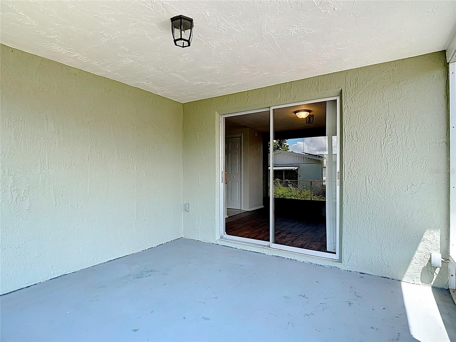 Listing photo id 43 for 6350 Edenmore Avenue