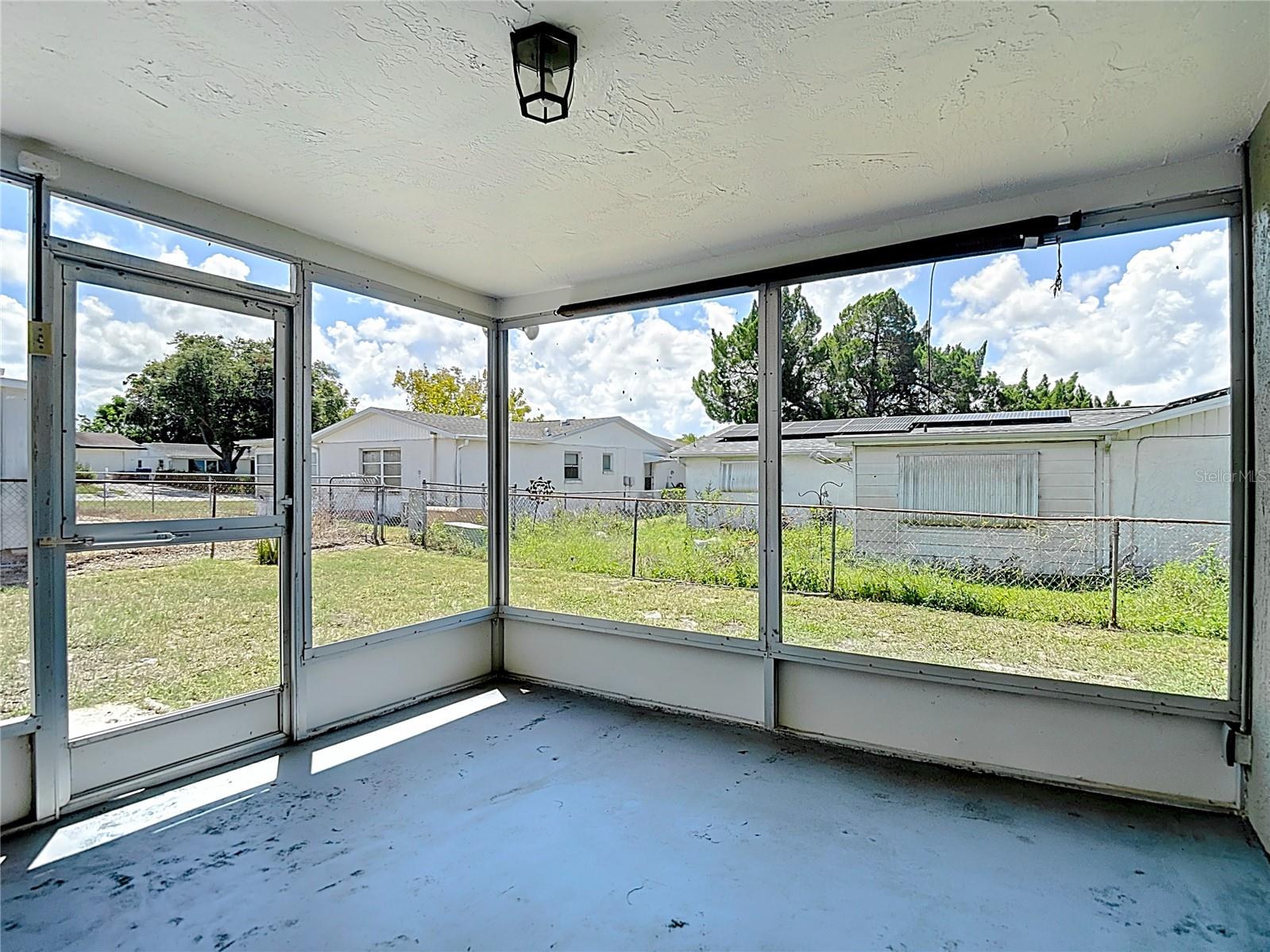 Listing photo id 44 for 6350 Edenmore Avenue
