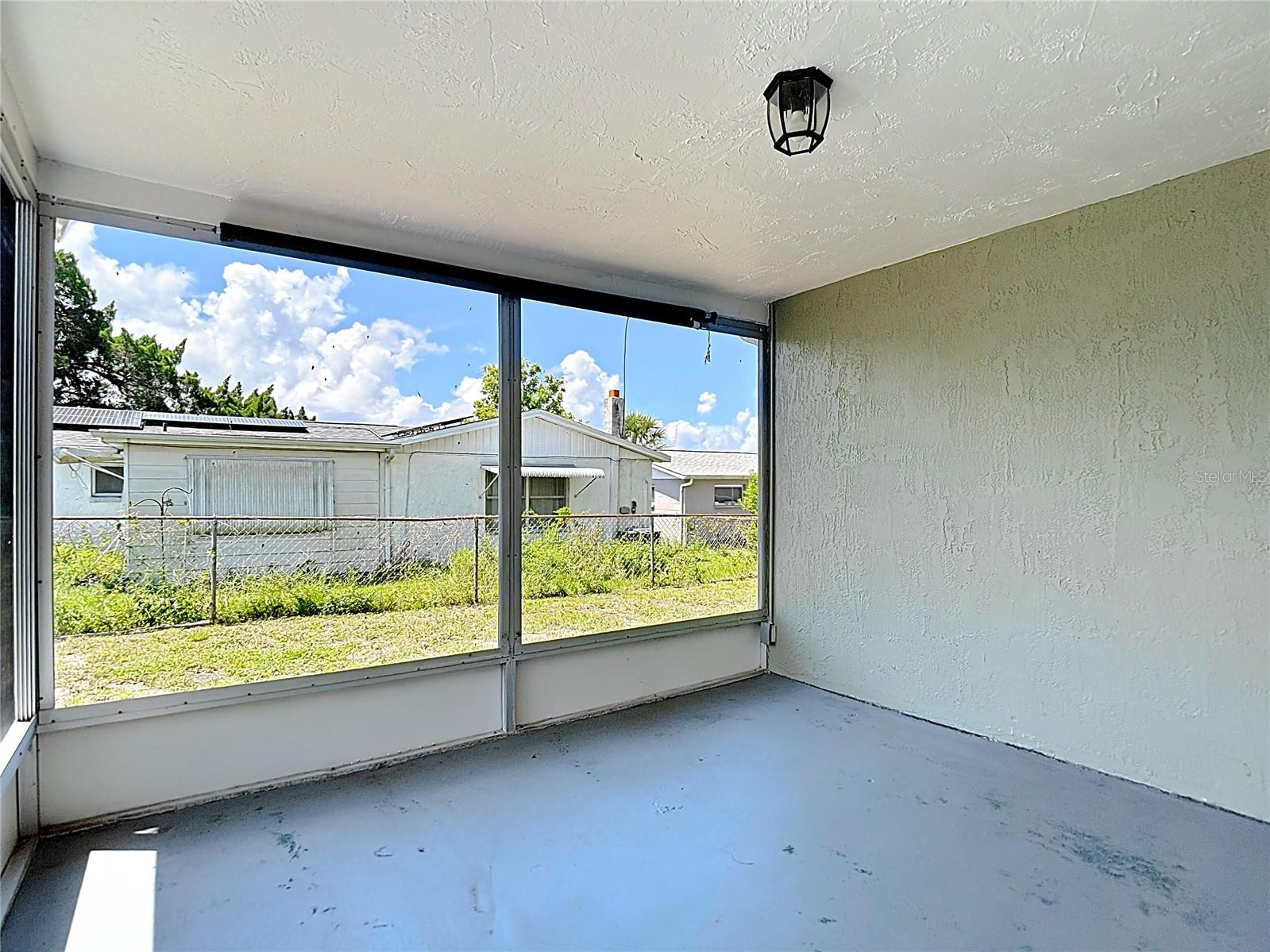 Listing photo id 45 for 6350 Edenmore Avenue