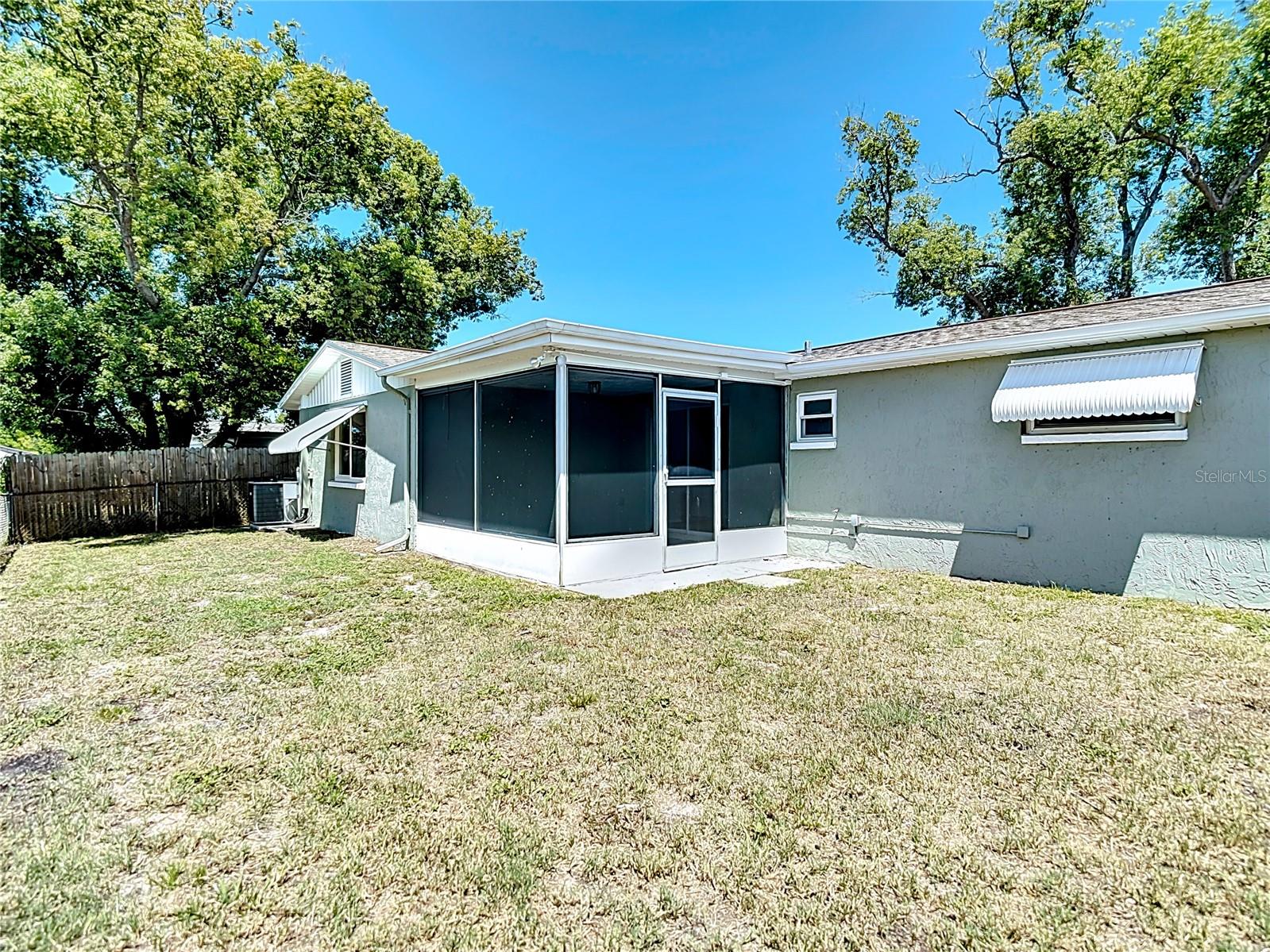 Listing photo id 47 for 6350 Edenmore Avenue