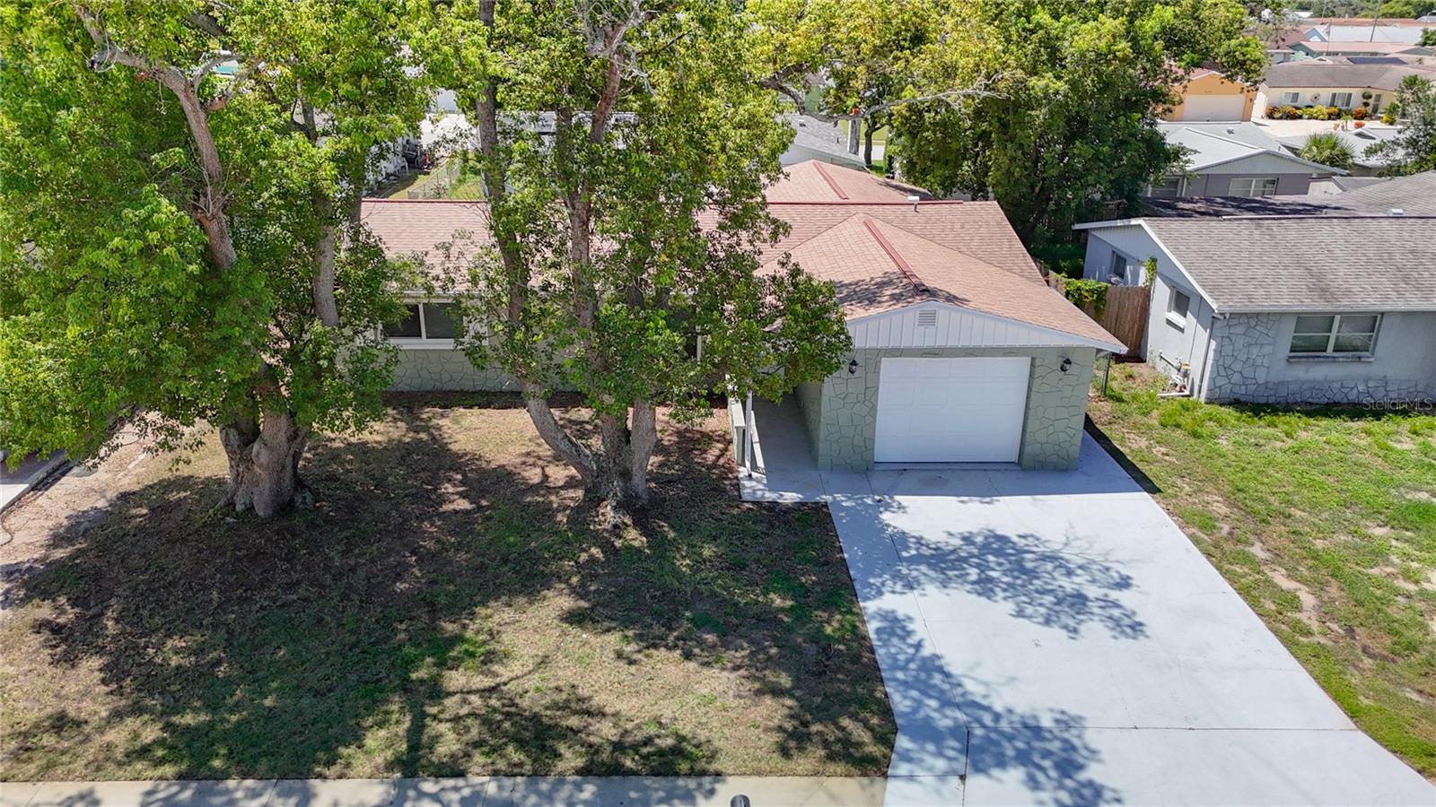 Listing photo id 3 for 6350 Edenmore Avenue