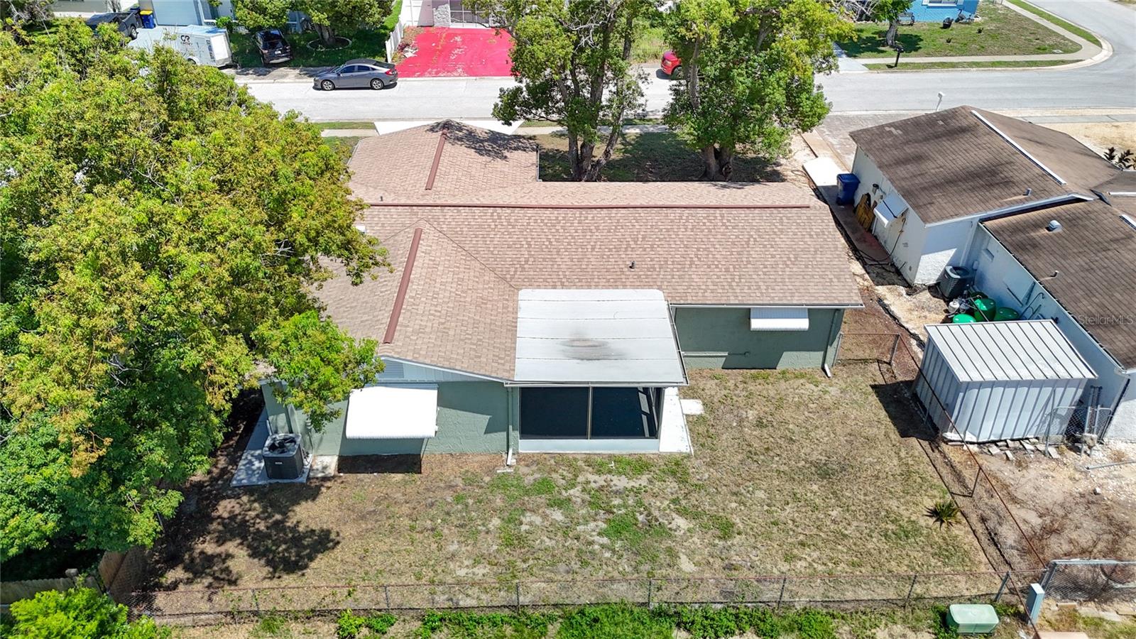 Listing photo id 49 for 6350 Edenmore Avenue