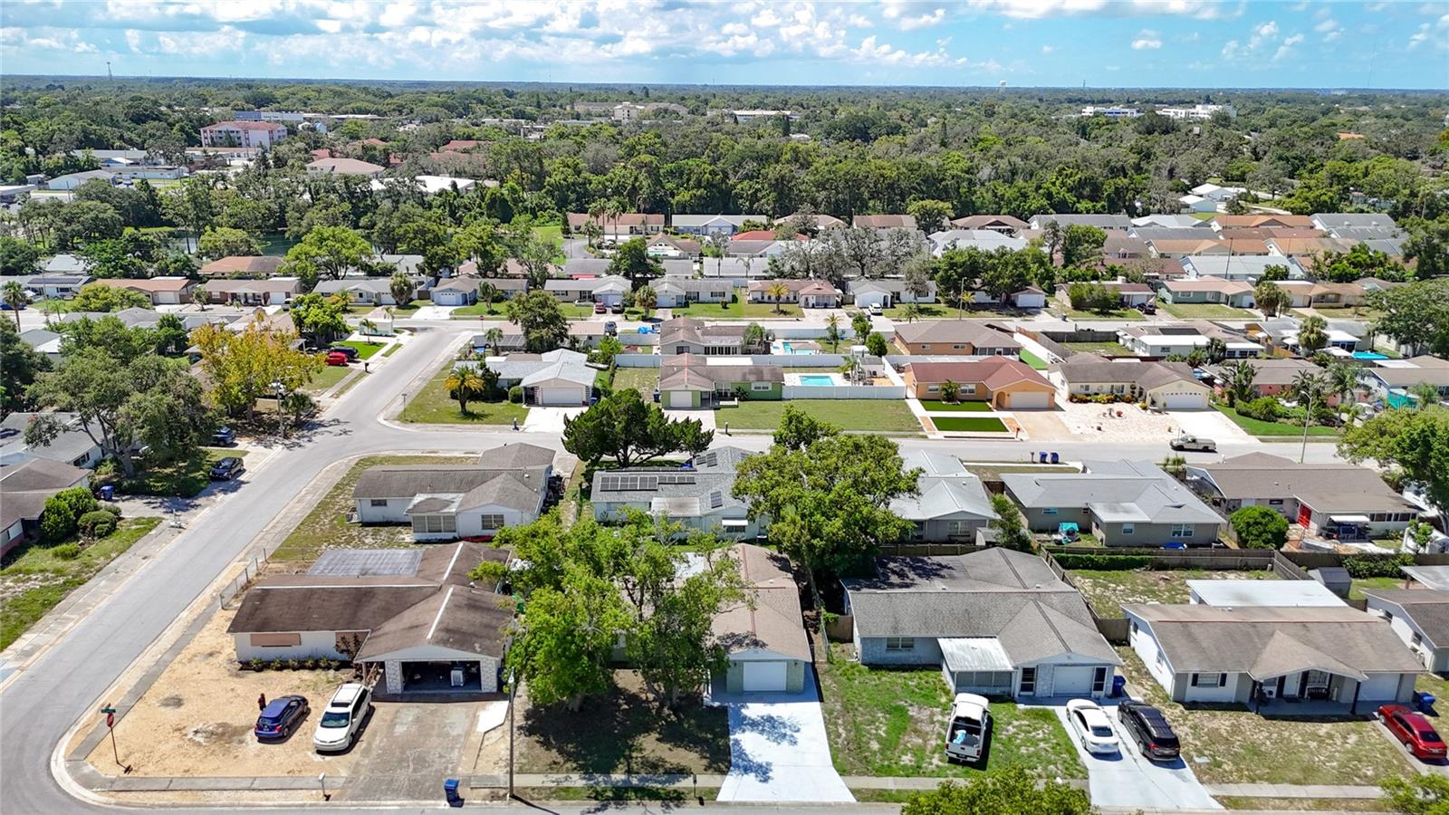 Listing photo id 53 for 6350 Edenmore Avenue