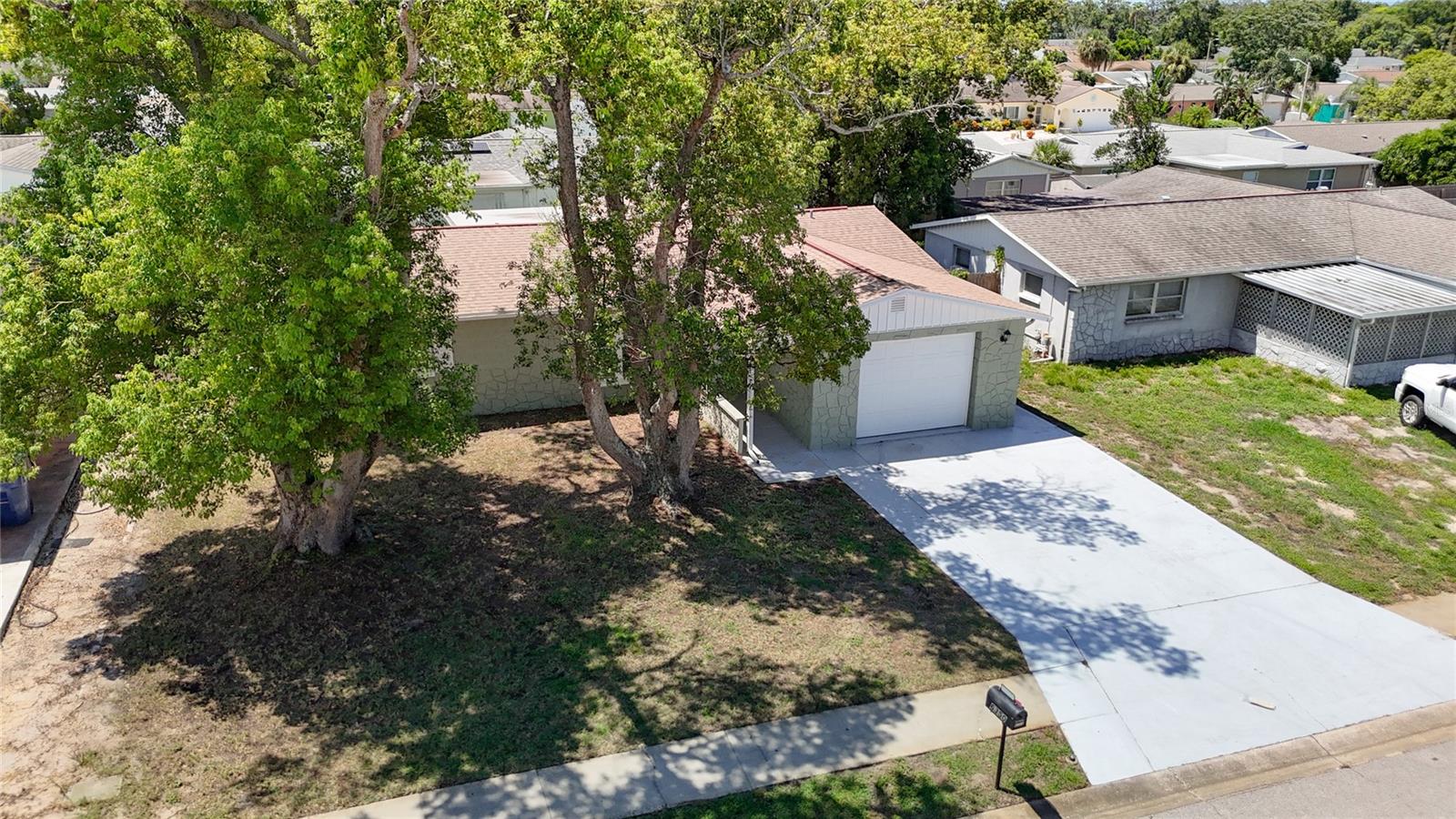 Listing photo id 4 for 6350 Edenmore Avenue