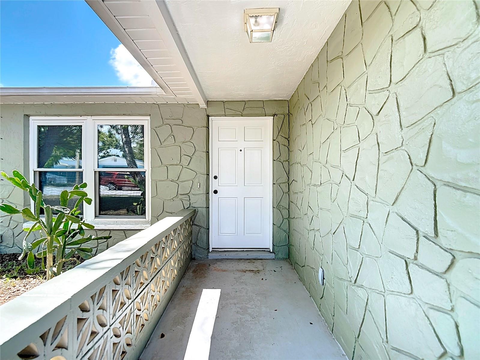 Listing photo id 5 for 6350 Edenmore Avenue