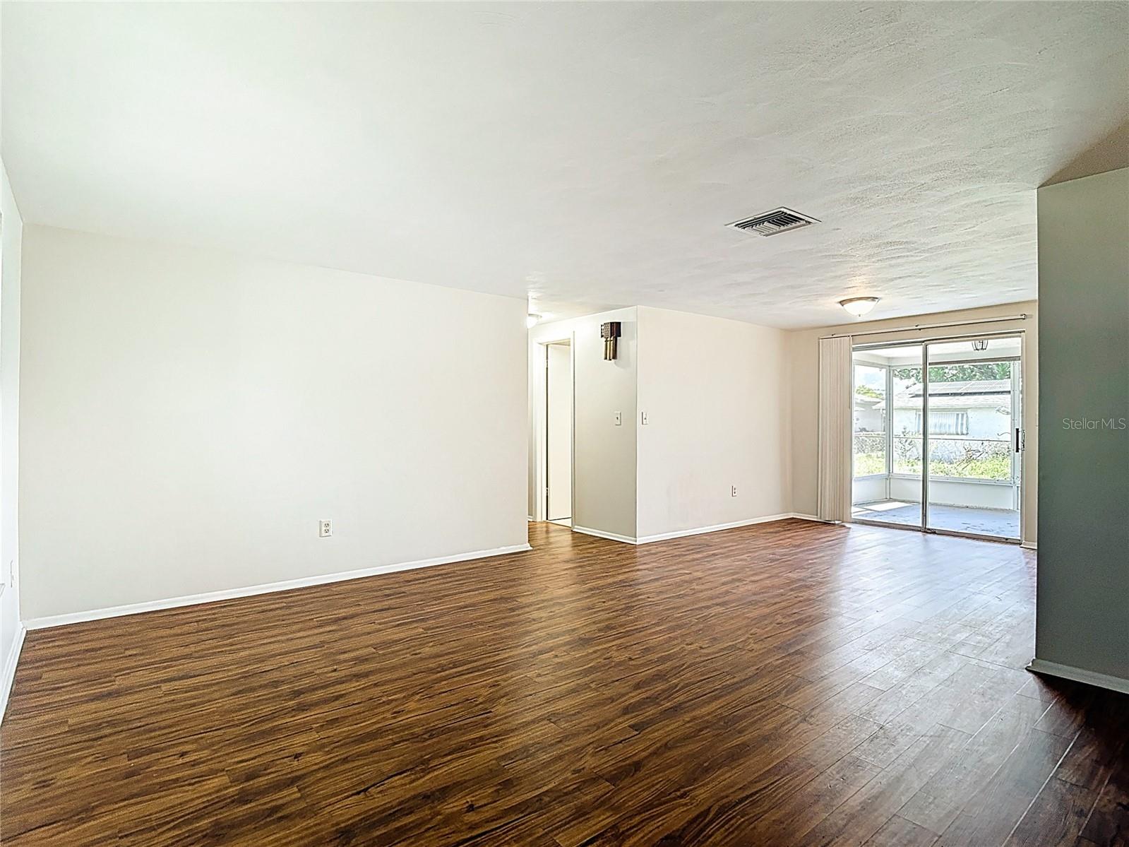 Listing photo id 6 for 6350 Edenmore Avenue
