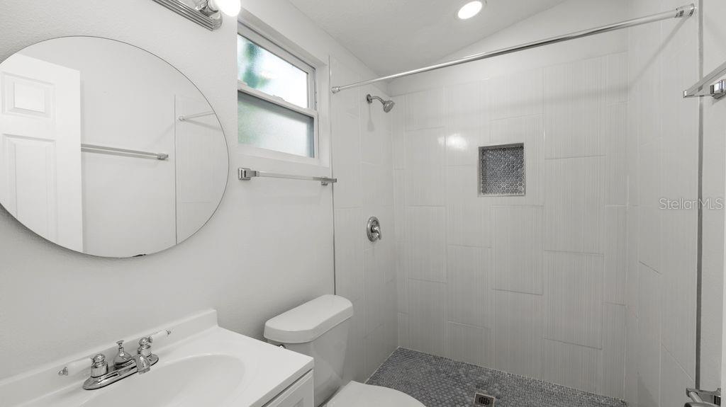 Image 2 of 6 For 2314 Chestnut Street A