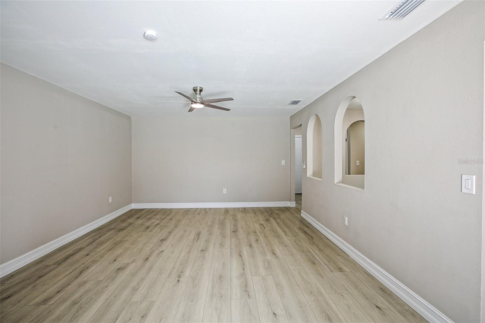 Image 8 of 39 For 1112 Nutmeg Drive