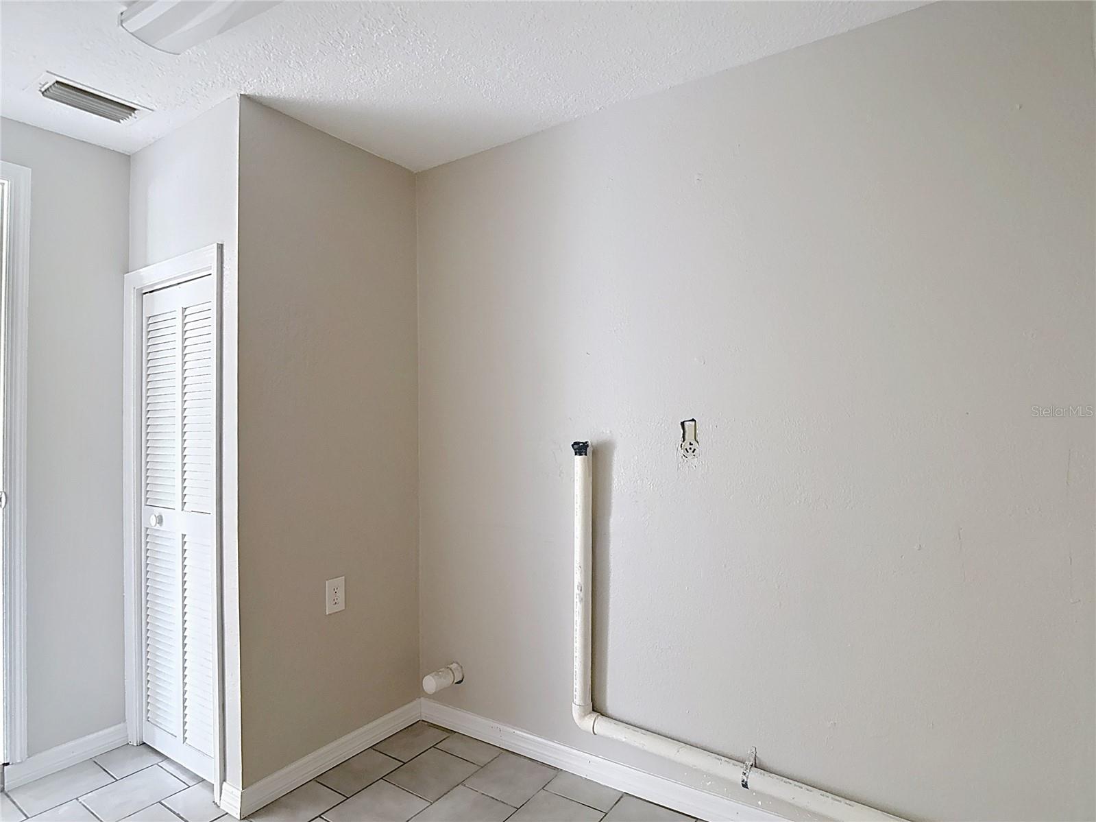 Image 34 of 82 For 7827 Butler Avenue