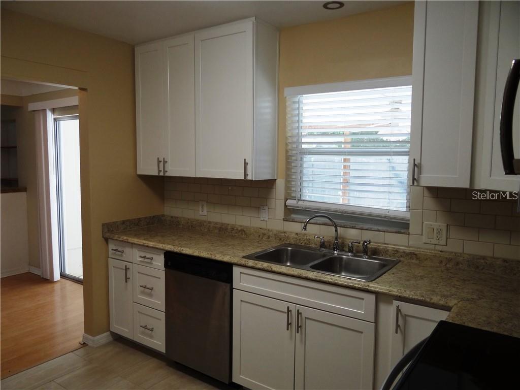 Image 20 of 34 For 6132 Dartmouth Avenue N