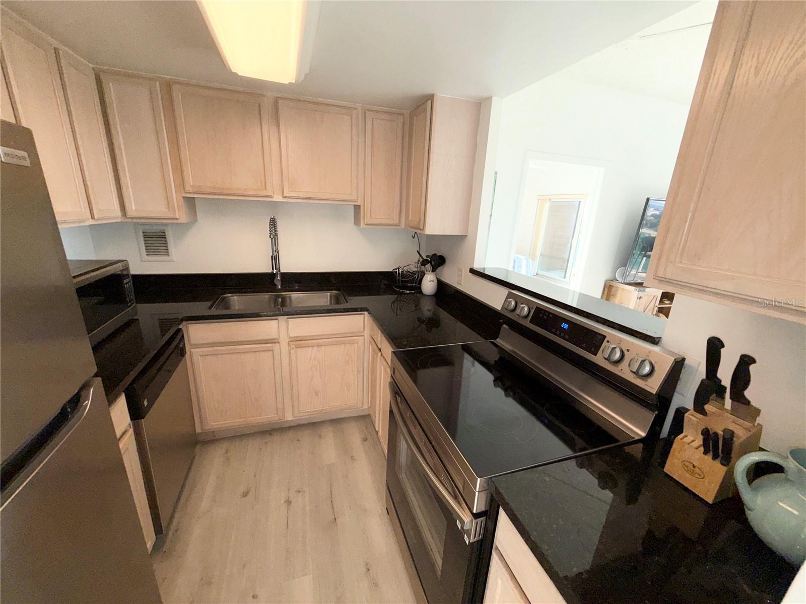 Image 5 of 63 For 880 Mandalay Avenue C704