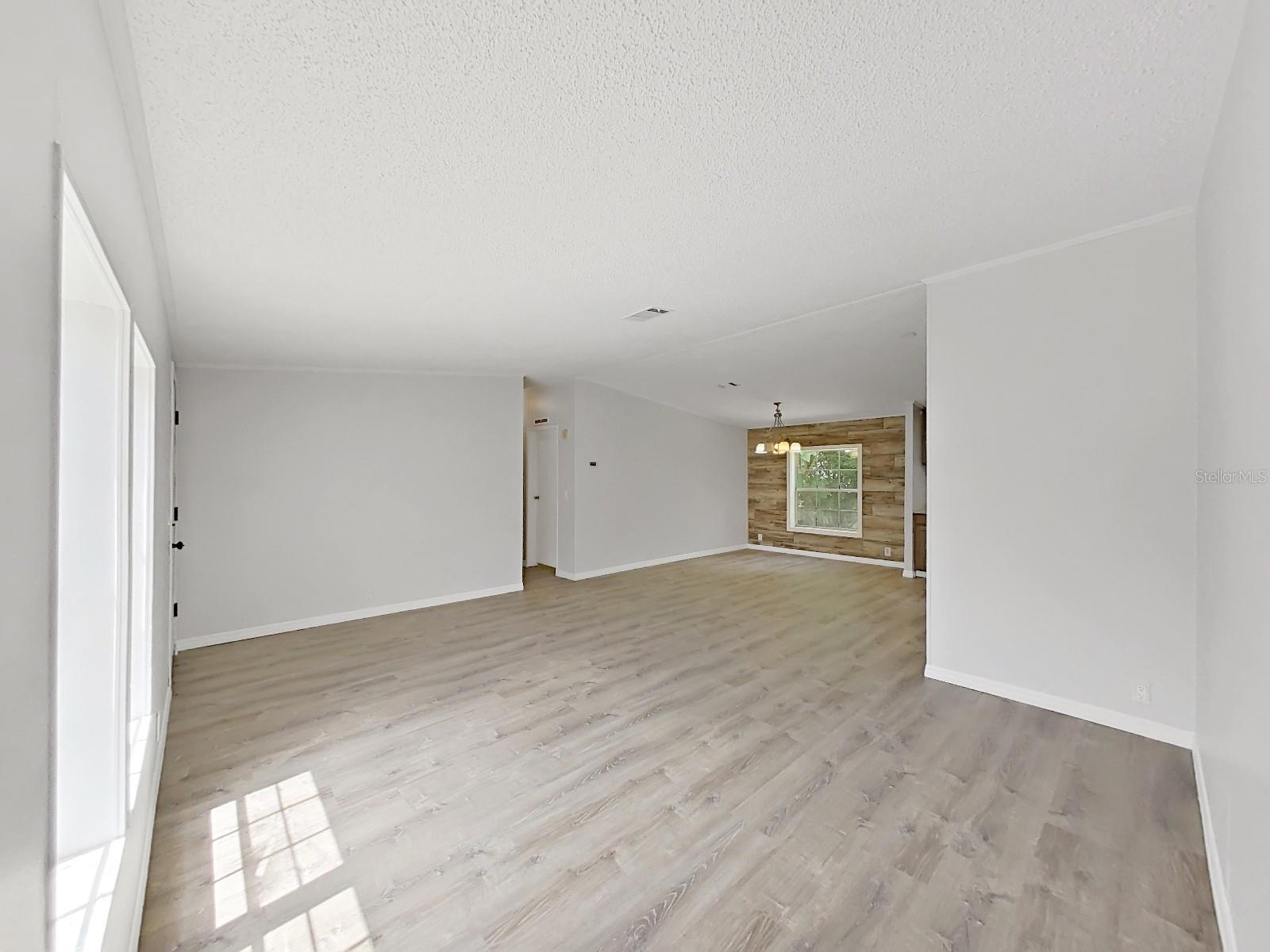 Image 10 of 42 For 537 East Avenue
