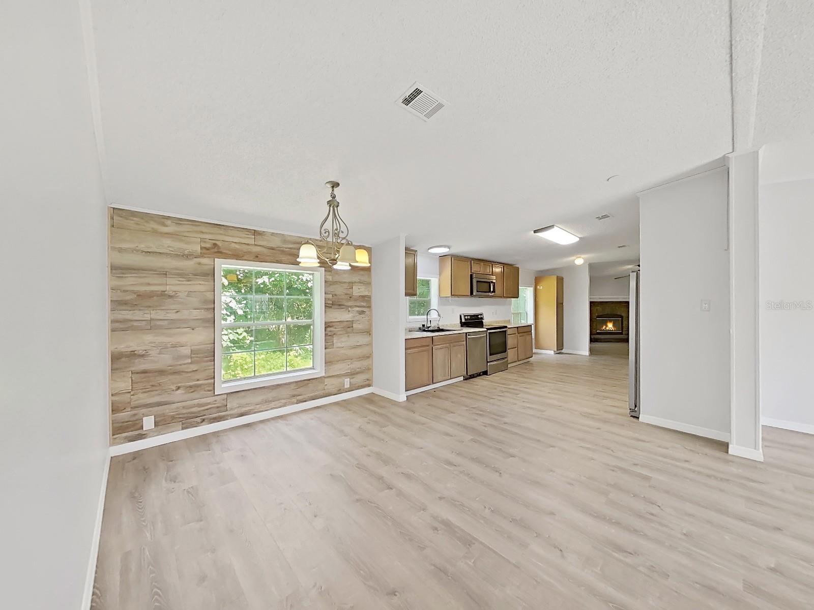 Image 11 of 42 For 537 East Avenue
