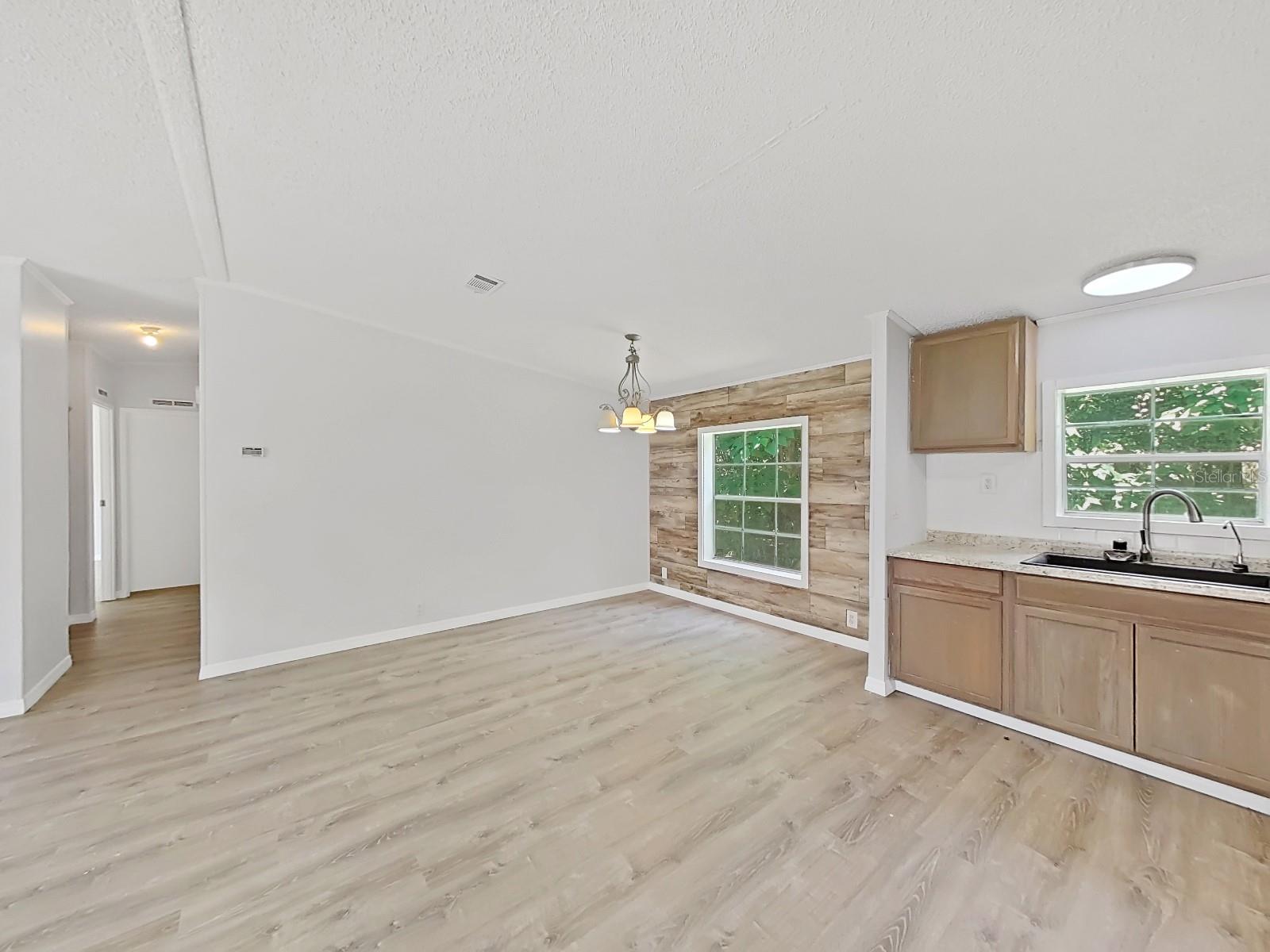 Image 12 of 42 For 537 East Avenue