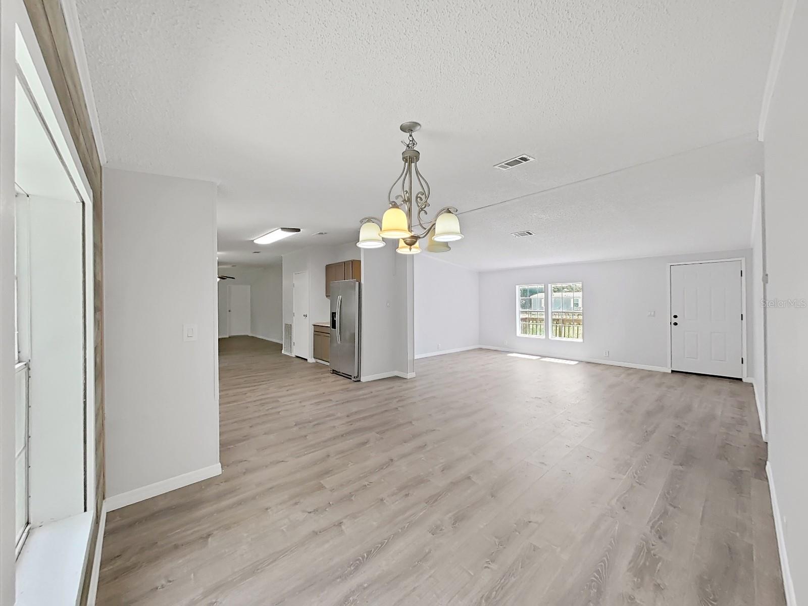 Image 13 of 42 For 537 East Avenue
