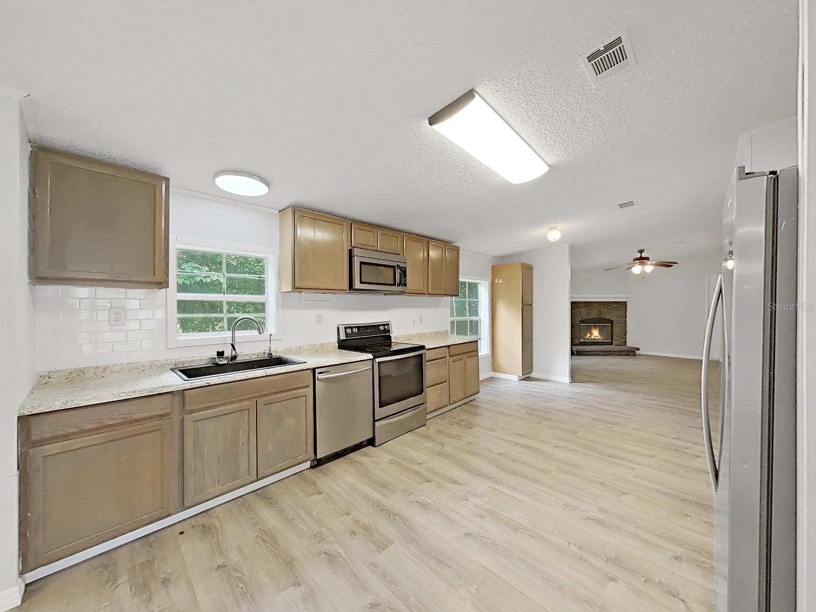 Image 15 of 42 For 537 East Avenue