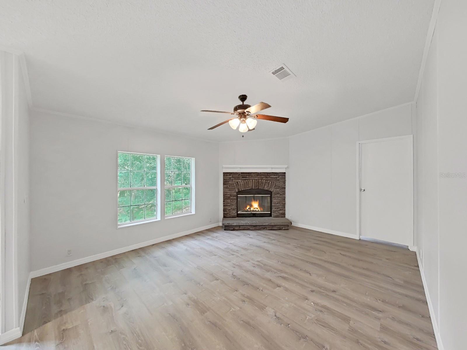Image 19 of 42 For 537 East Avenue