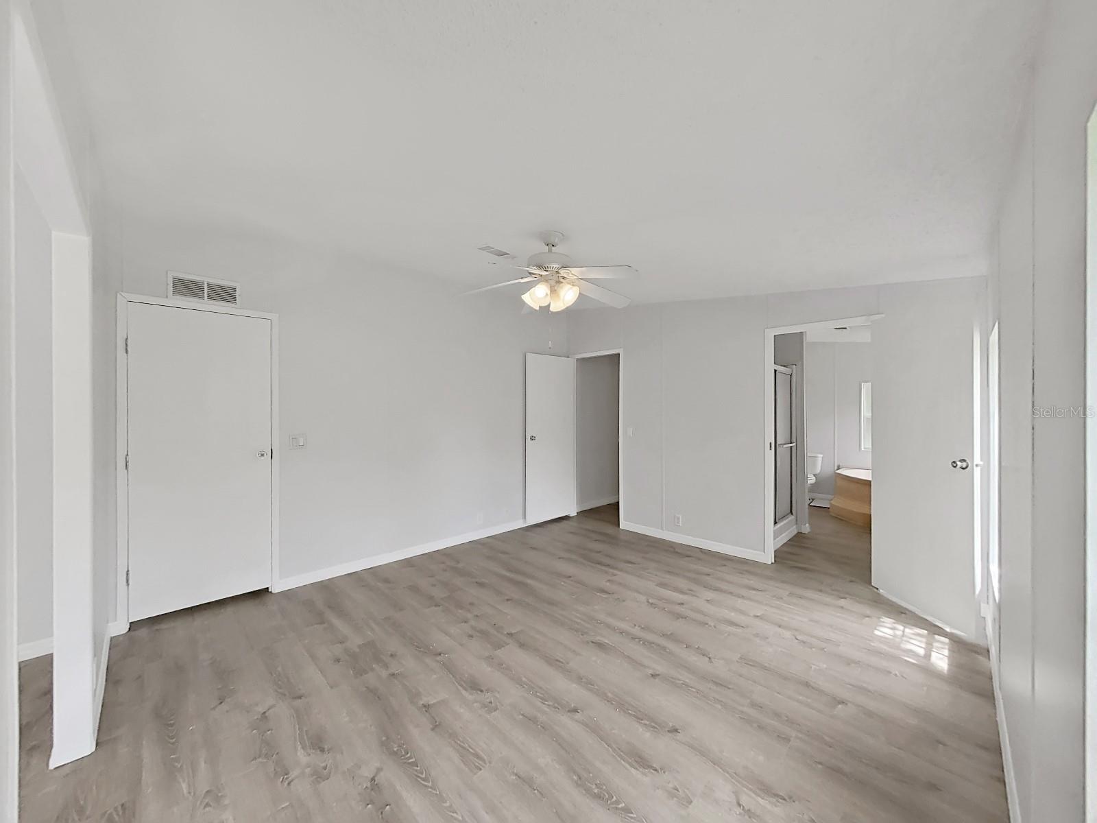 Image 22 of 42 For 537 East Avenue