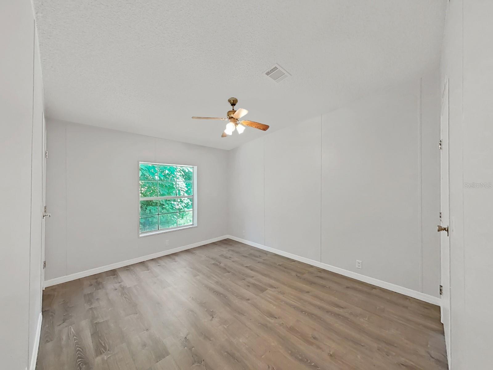 Image 32 of 42 For 537 East Avenue