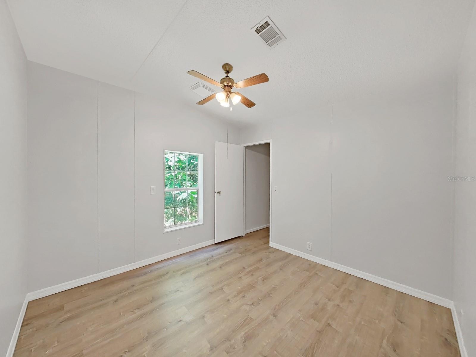 Image 37 of 42 For 537 East Avenue