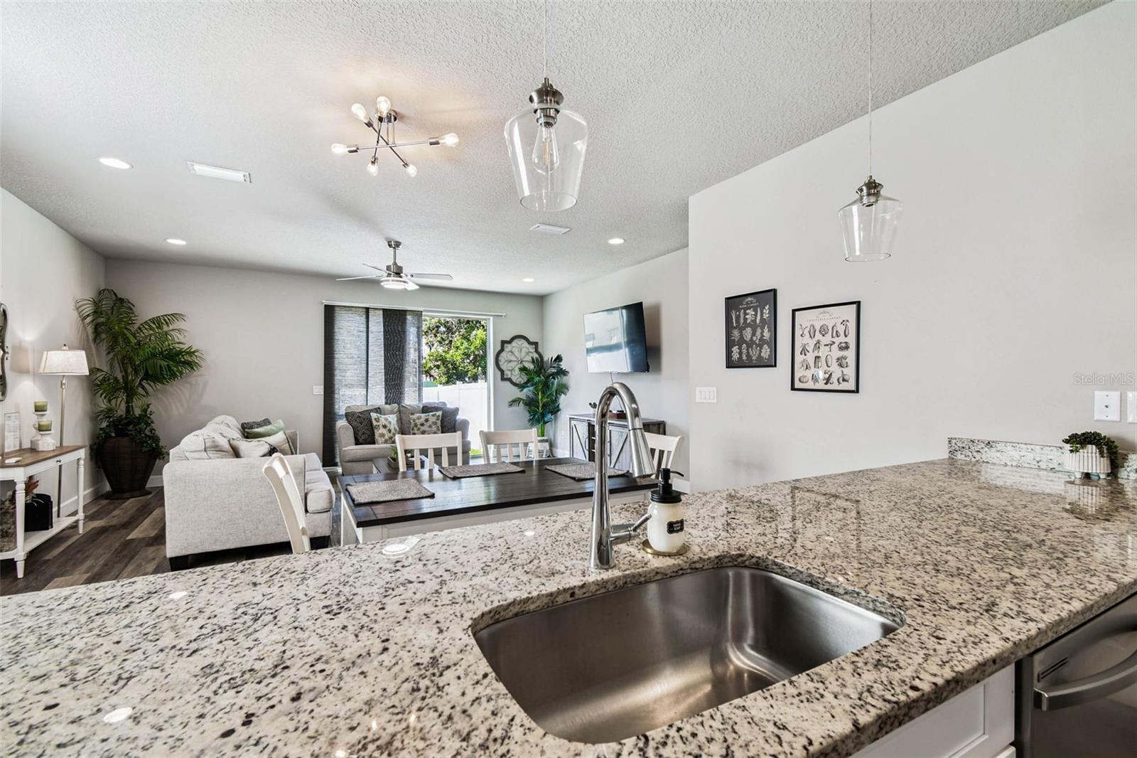 Image 11 of 50 For 3902 Everett Street 1