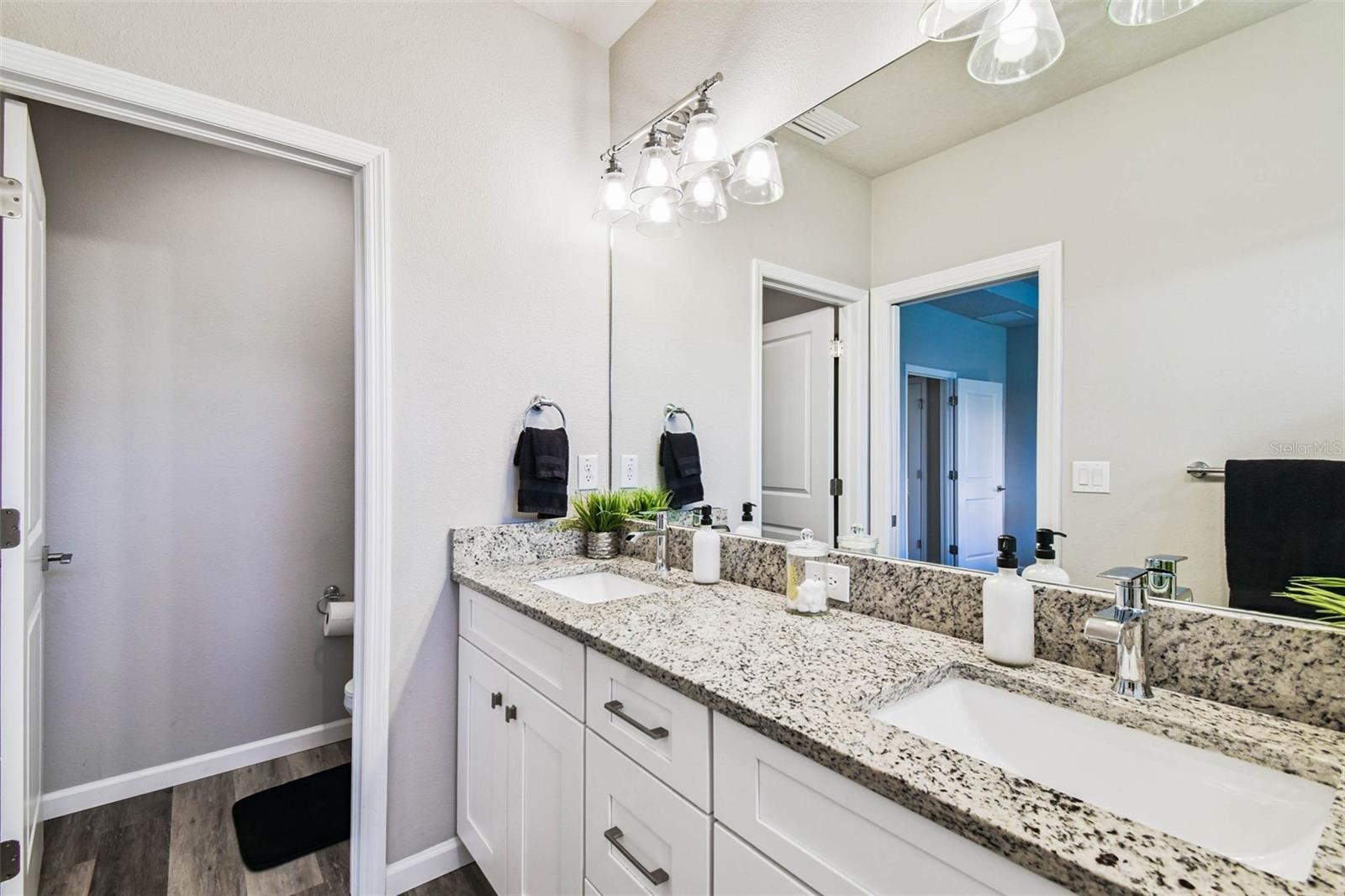 Image 41 of 50 For 3902 Everett Street 1