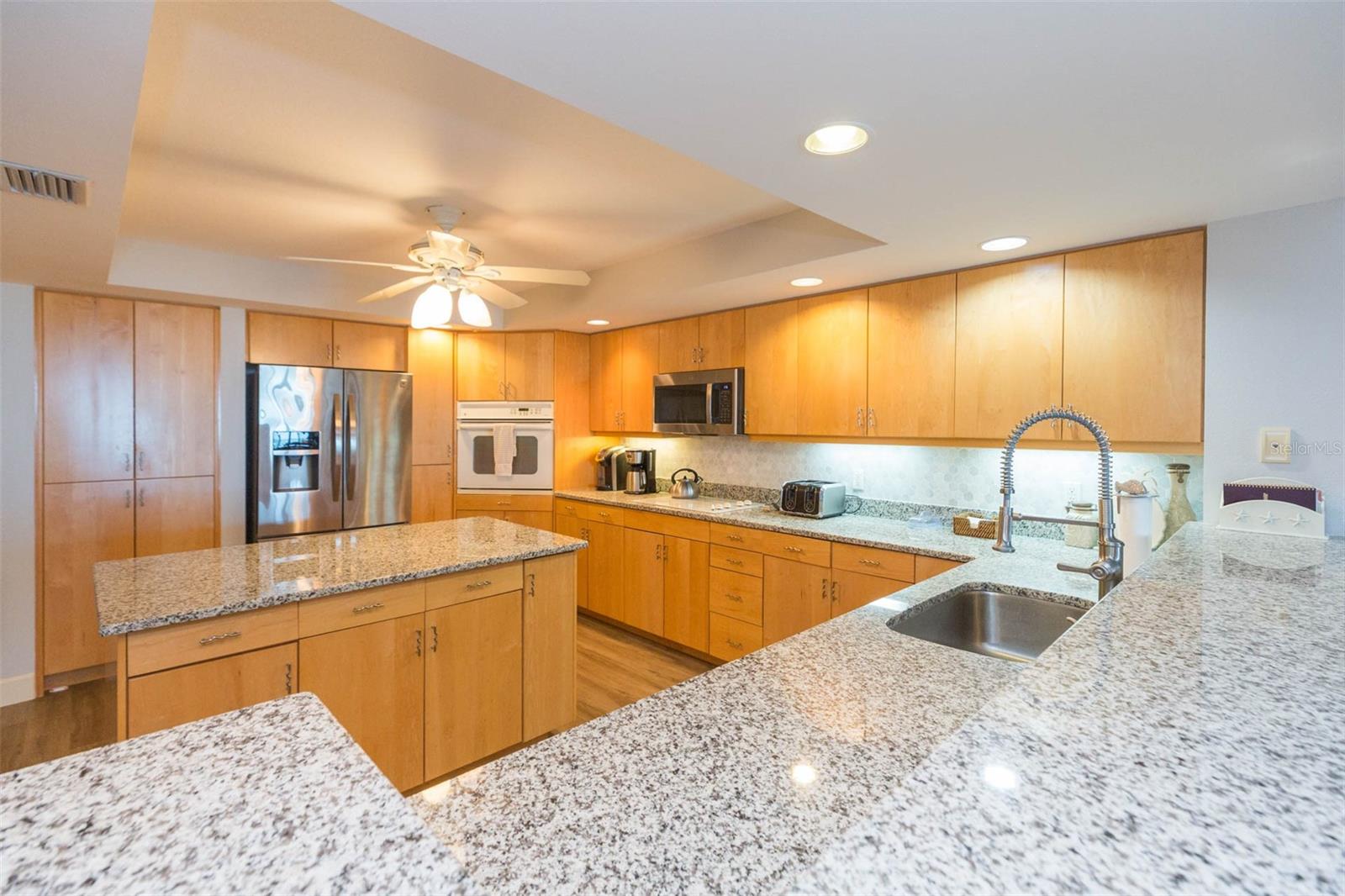 Image 10 of 63 For 16326 Gulf Boulevard 109