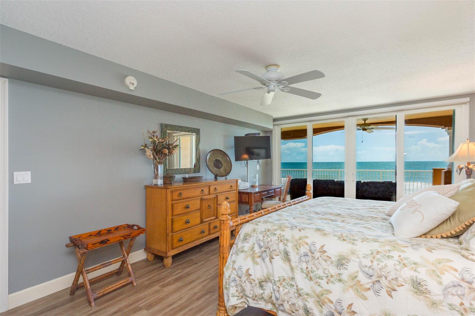 Image 33 of 63 For 16326 Gulf Boulevard 109